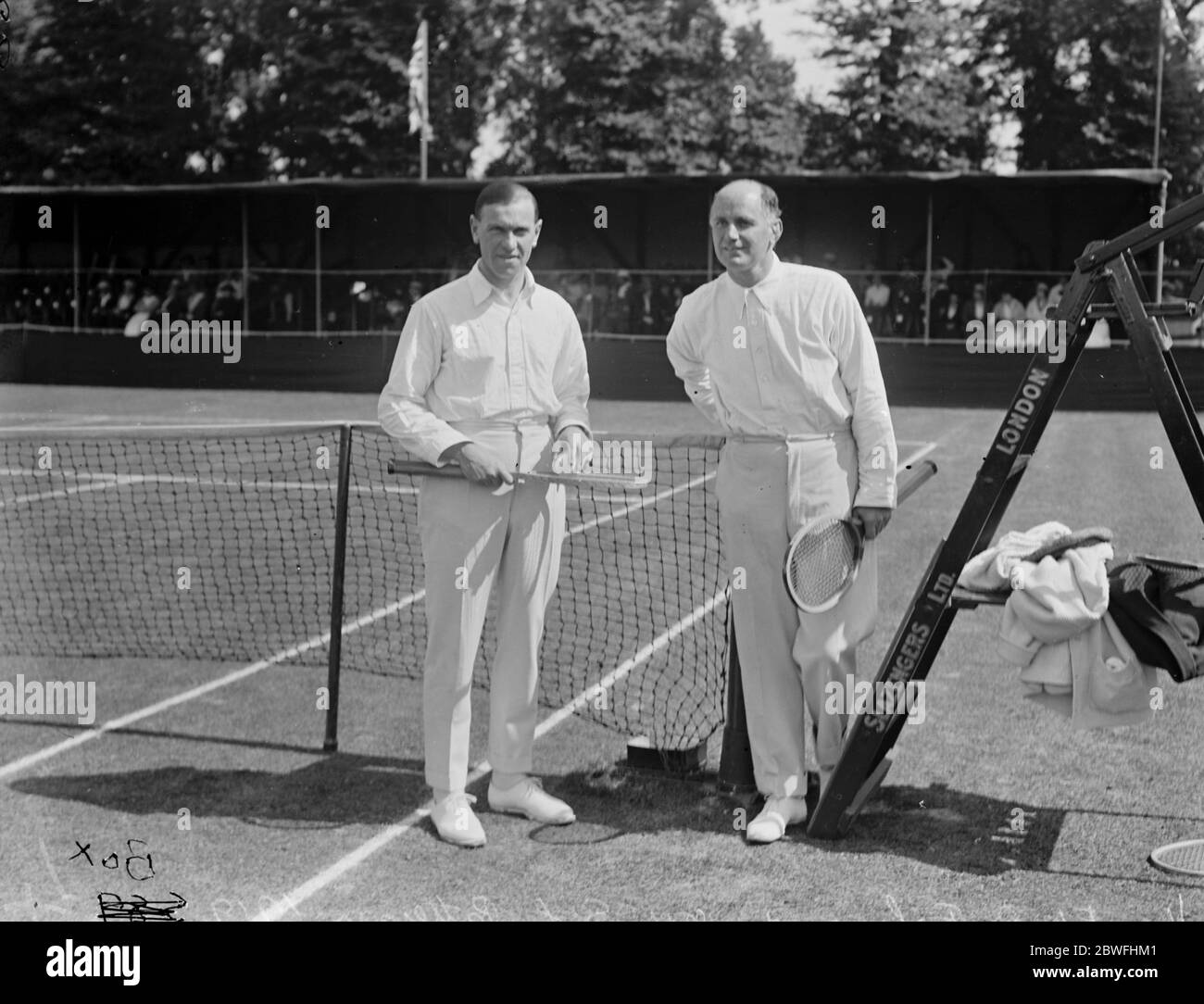 Tennis at Surbiton . G L Patterson and the Honourable F M B Fisher . 1919 Stock Photo