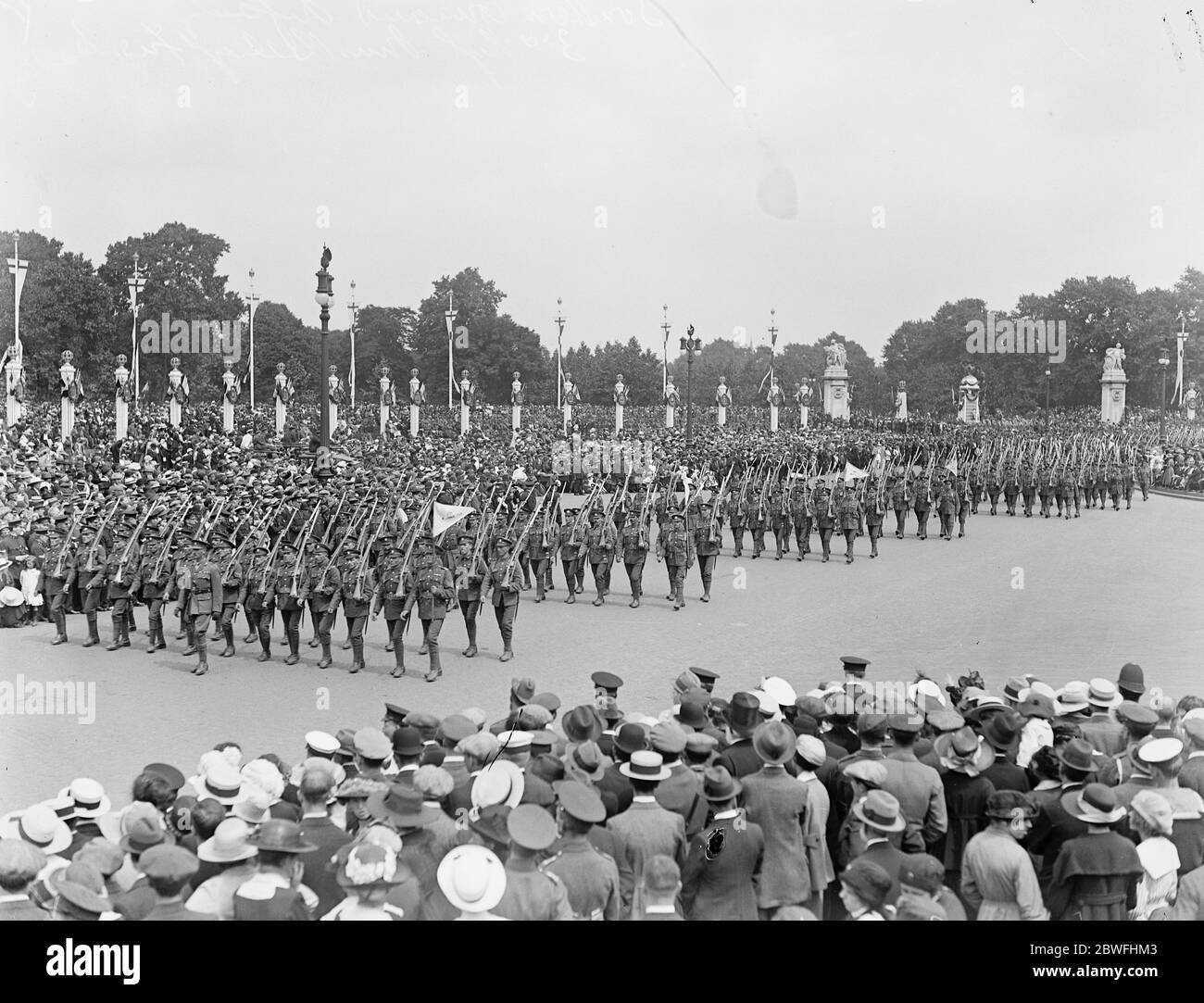 The Great Victory March . Southern Command Infantry , 3rd Royal Inniskilling Fusiliers leading . 19 July 1919 Stock Photo