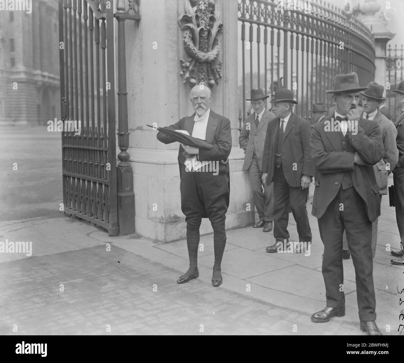 Investiture at Buckingham Palace . Dr Prendergast leaving the Palace after receiving the CBE from the King . 9 July 1924 Stock Photo