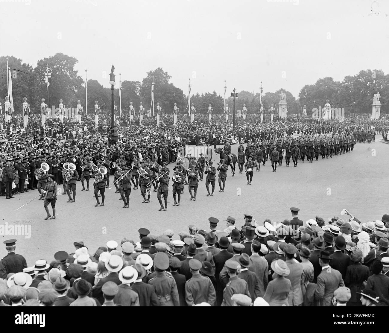 The Great Victory March . Australian troops led by their military band . 19 July 1919 Stock Photo