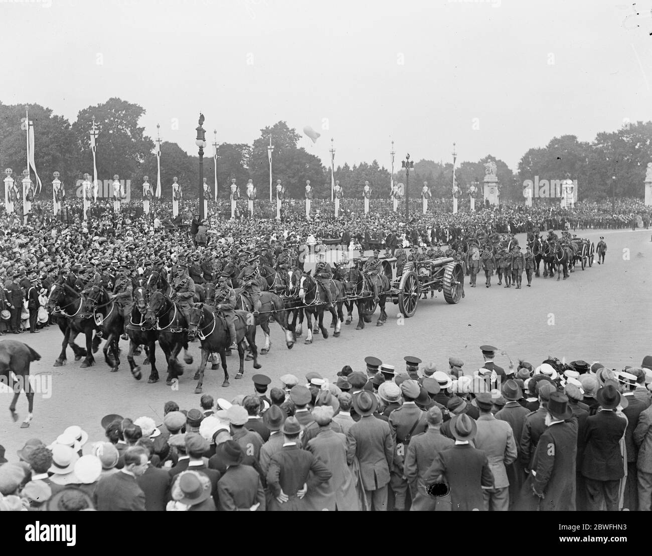The Great Victory March . Heavy artillery in the march past . 19 July 1919 Stock Photo