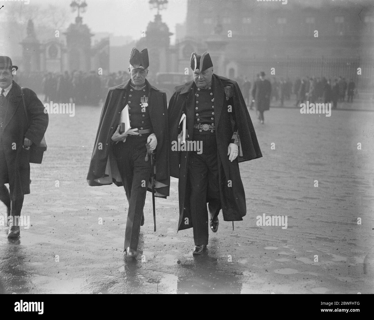Investiture at Buckingham Palace . Captain Somerville and Rear Admiral Heard , both decorated with a CBE . 22 February 1923 Stock Photo