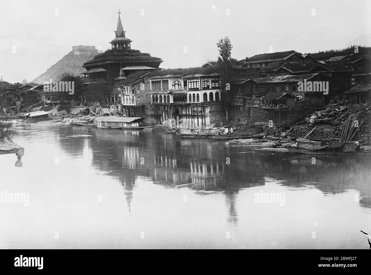 Kashmir , India The city of Srinagar , on the Jhelum river . 4 December 1924 Stock Photo
