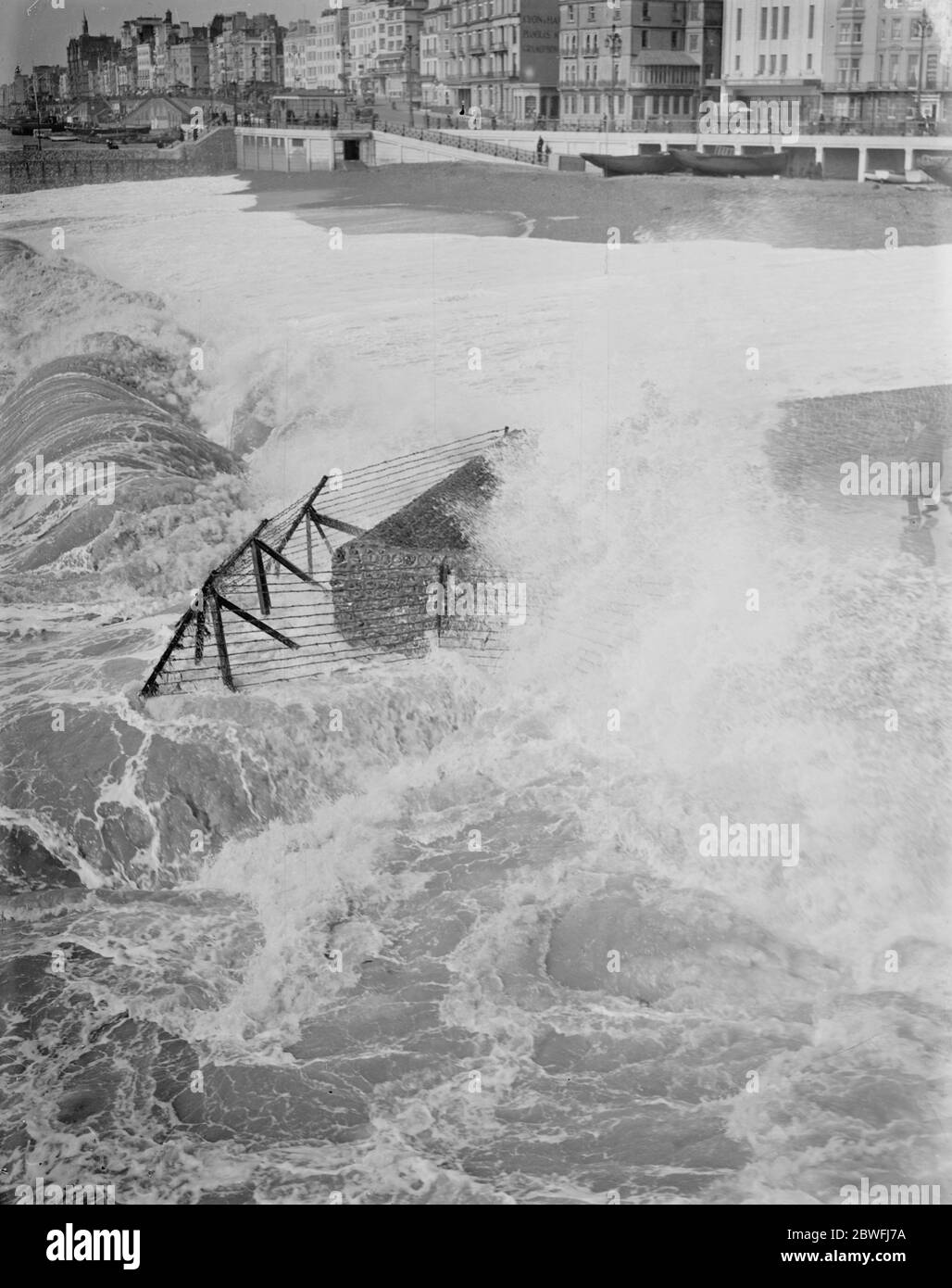Rough Seas at Brighton . 15th December 1936 Stock Photo
