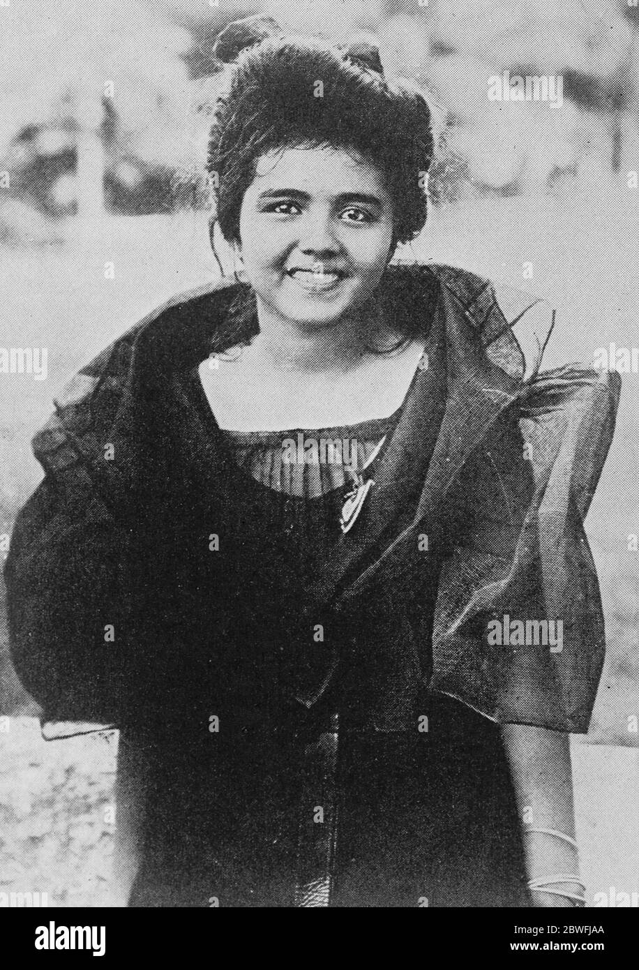 A rebel Princess . Princess Tarhata , who is believed to have led the rebellious band of Moros put to flight by the Philippine constabulary . 4 February 1927 ( 1904-1979 ) Stock Photo