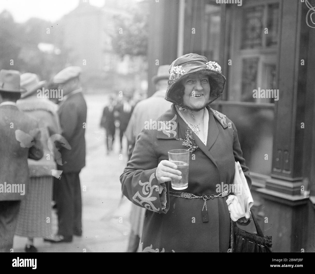 Society at Harrogate . Miss Burke , sister of the Countess of Limerick , taking the waters at Harrogate. 21 August 1923 Stock Photo