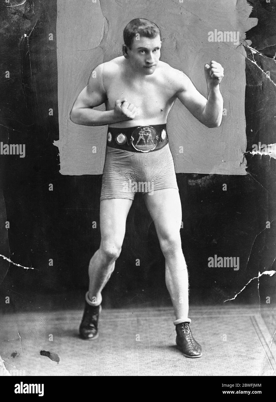 Canadian and Australian Champion meet The busiest part of the boxing season has arrived on Thursday at the Ring London . Soldier Horace Jones , the heavy weight champion of Canada will make his English debut in a 20 round contest against Albert Lloy , the Australian ligght heavy weight champion ( Horace Jones ) 29 March 1922 Stock Photo