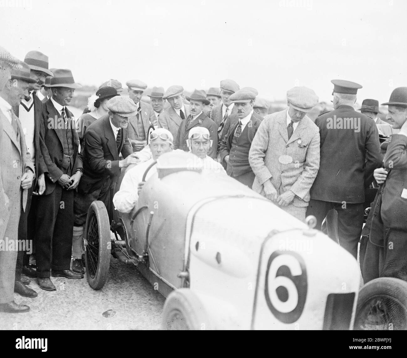 200 minles Race at Brooklands At Brooklands near Weybridge in Surrey, England ,on Saturday the race for cars up to 1 500 cc was won by Mr K Lee Guiness on a Talbot Darracq . seen here with his mechanic straight after the race 19 August 1922 Stock Photo