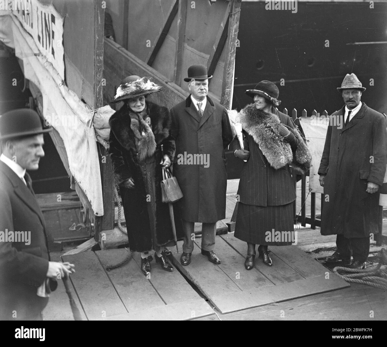 Papyrus embarks at Southampton for America Mr B Irish the the horse ' s owner with his wife and Miss Birridge on the Aquitania 21 September 1923 Stock Photo