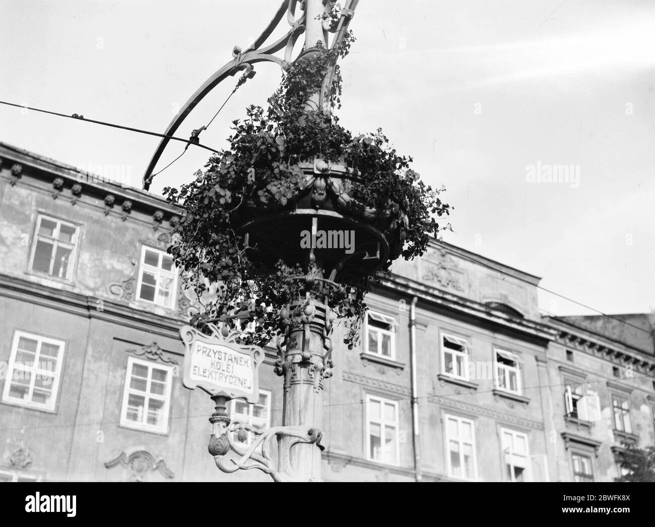 Cracow , Poland . A charming feature of the streets of Cracow is the floral decorations affixed to the electric standards used by the Tramway Company . 24 October 1921 Stock Photo