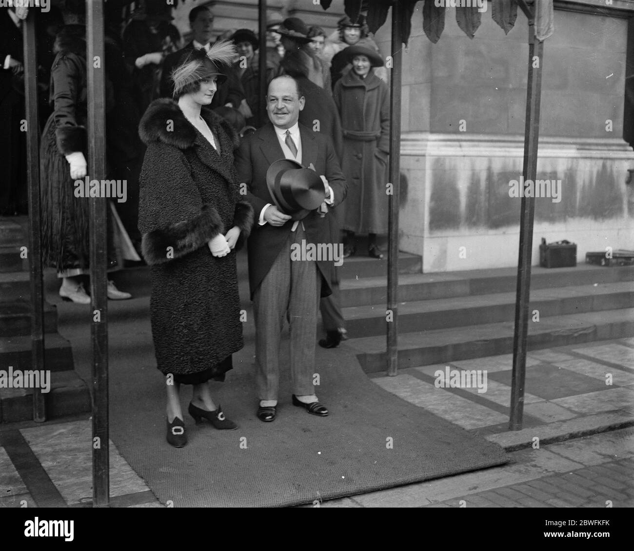 Wedding The marriage of Lady Muriel Bertie daughter of the Earl and Countess of Lindsay and Captain Liddell Grainger of Ayto Castle , Berwickshire took place at the Brompton Oratory , London on Friday . Bride and Bridegroom leaving the church 20 June 1922 Stock Photo