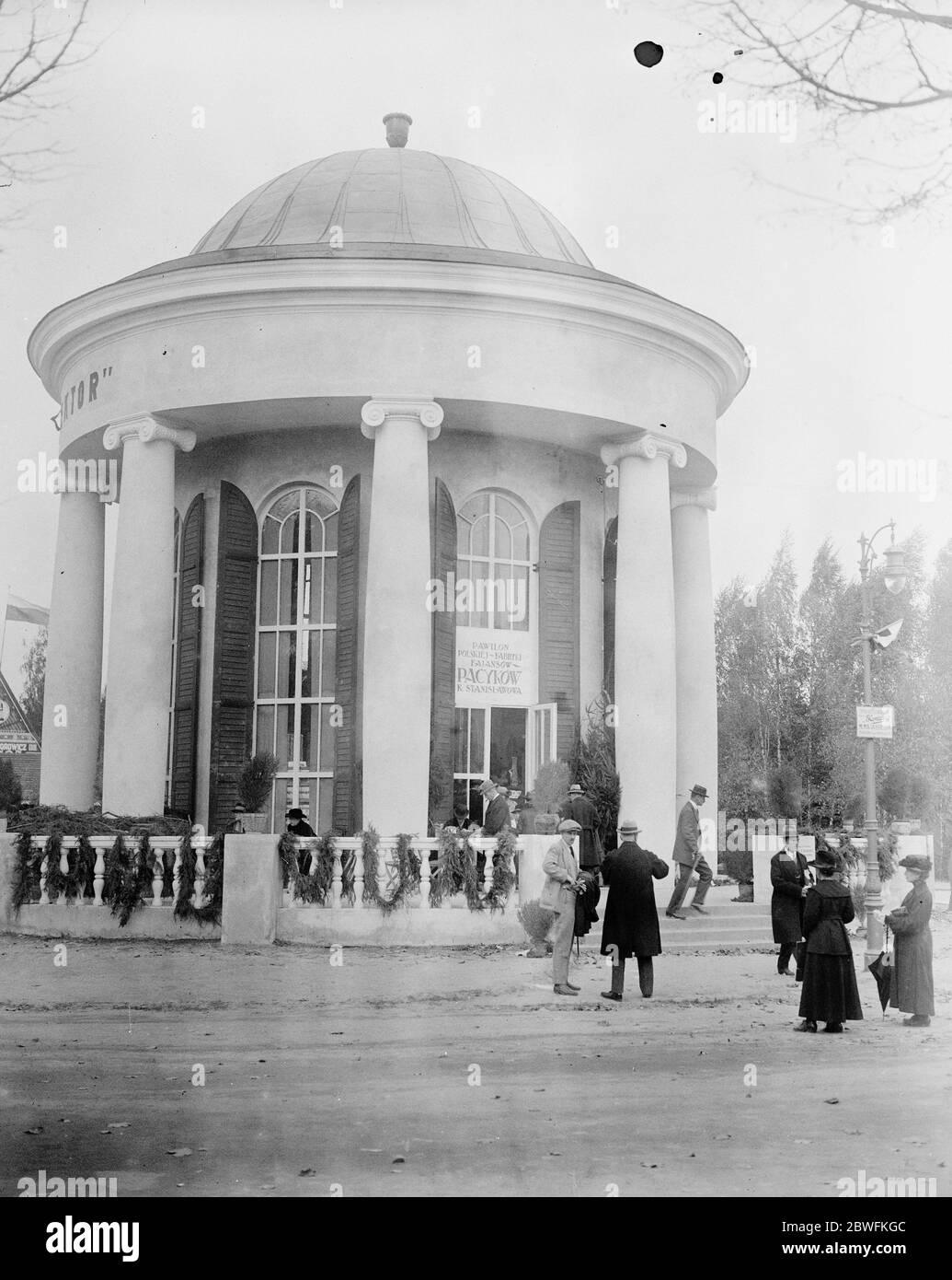 Lemberg Fair Germany One of the exhibition buildings used in exhibiting Polish pottery and glassware 25 October 1921 Stock Photo