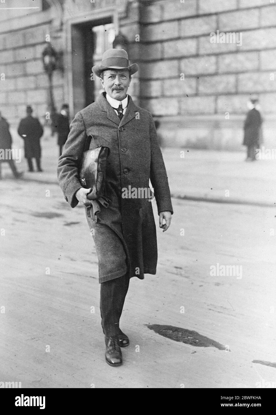 A German presidential candidate . Dr Simons , the Provisional President of Germany , leaving the Reichstag . 10 March 1925 Stock Photo