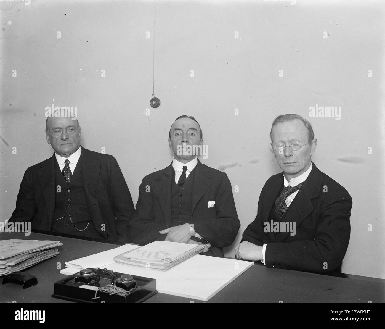 Irish boundary three meet . The Irish Boundary Commission sat at the offices of the Commission in Clement 's Inn . Left to right : Mr Fisher ( Northern Ireland ) , Mr Justice Feetham ( South Africa , Chairman ) , and Professor O ' Neill ( Irish Free State ) . 6 November 1924 Stock Photo