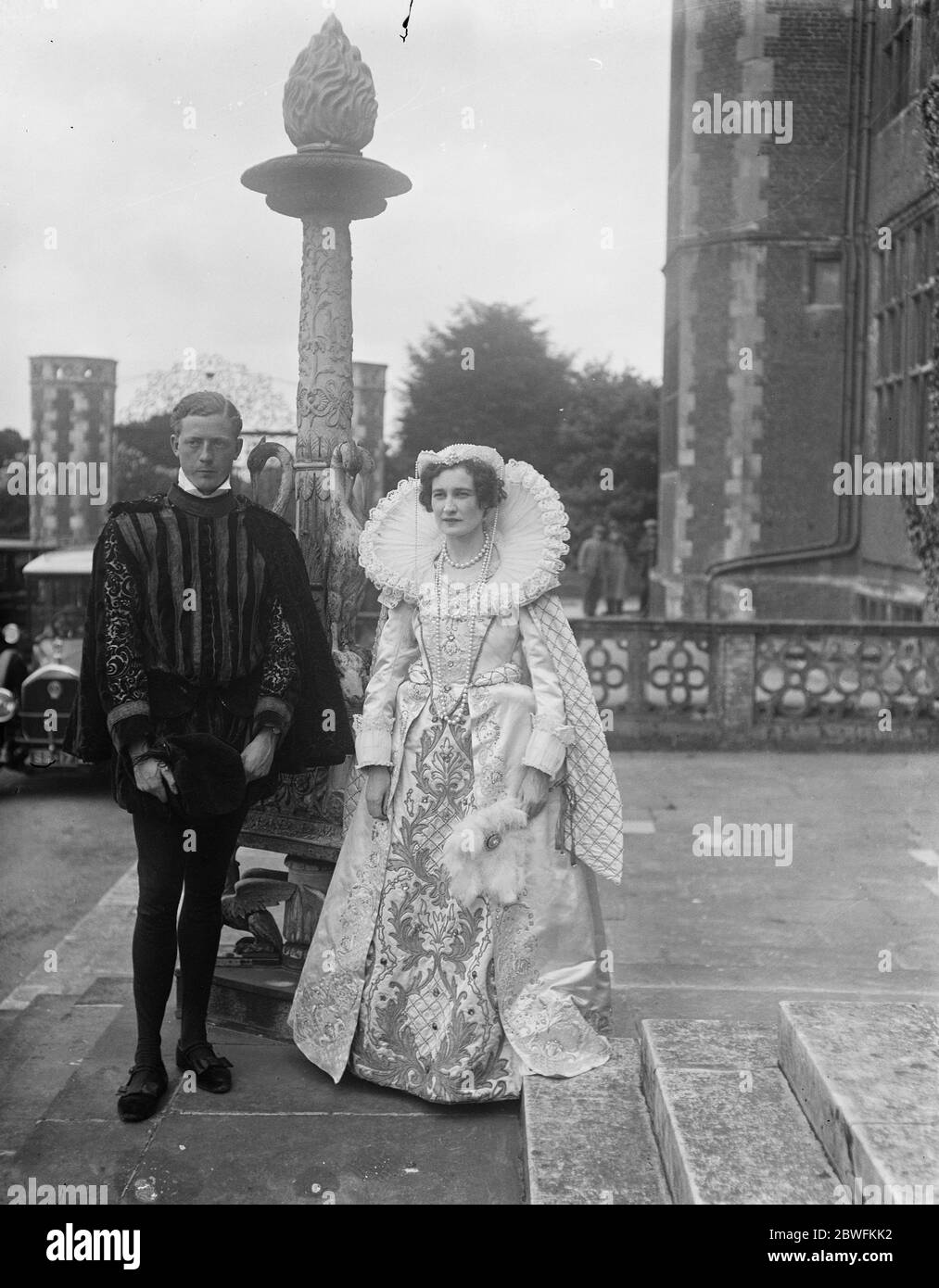 Elizabethan fete at Hatfield . Lady Granby as Lady Hayes and the Hon Michael Scott as Lord Hayes . 30 May 1924 Stock Photo