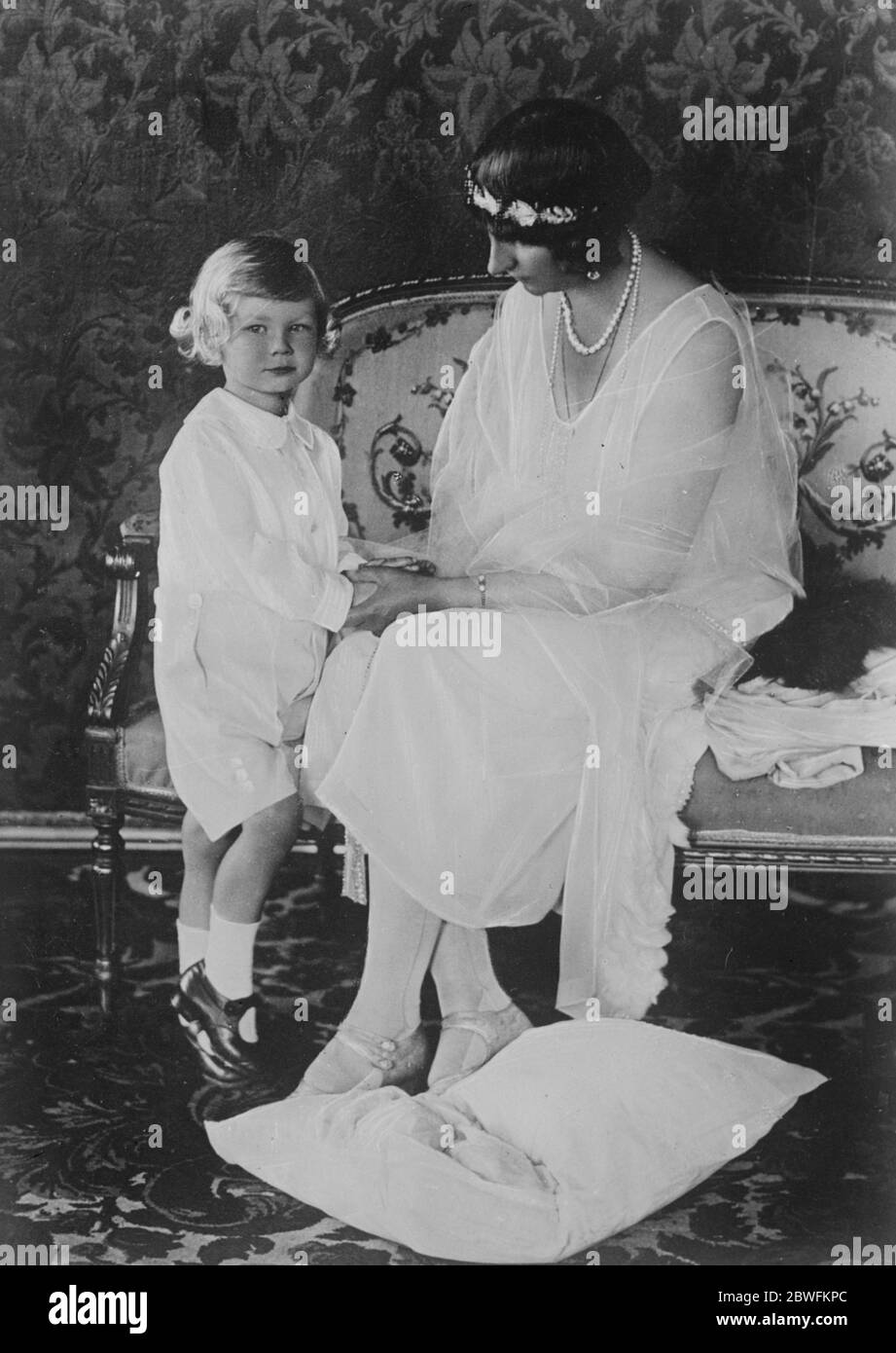 Kaiser 's youngest grandson . The Duchess of Brunswick with her 3 year old son , Prince Welf Heinrich . 16 December 1926 Stock Photo