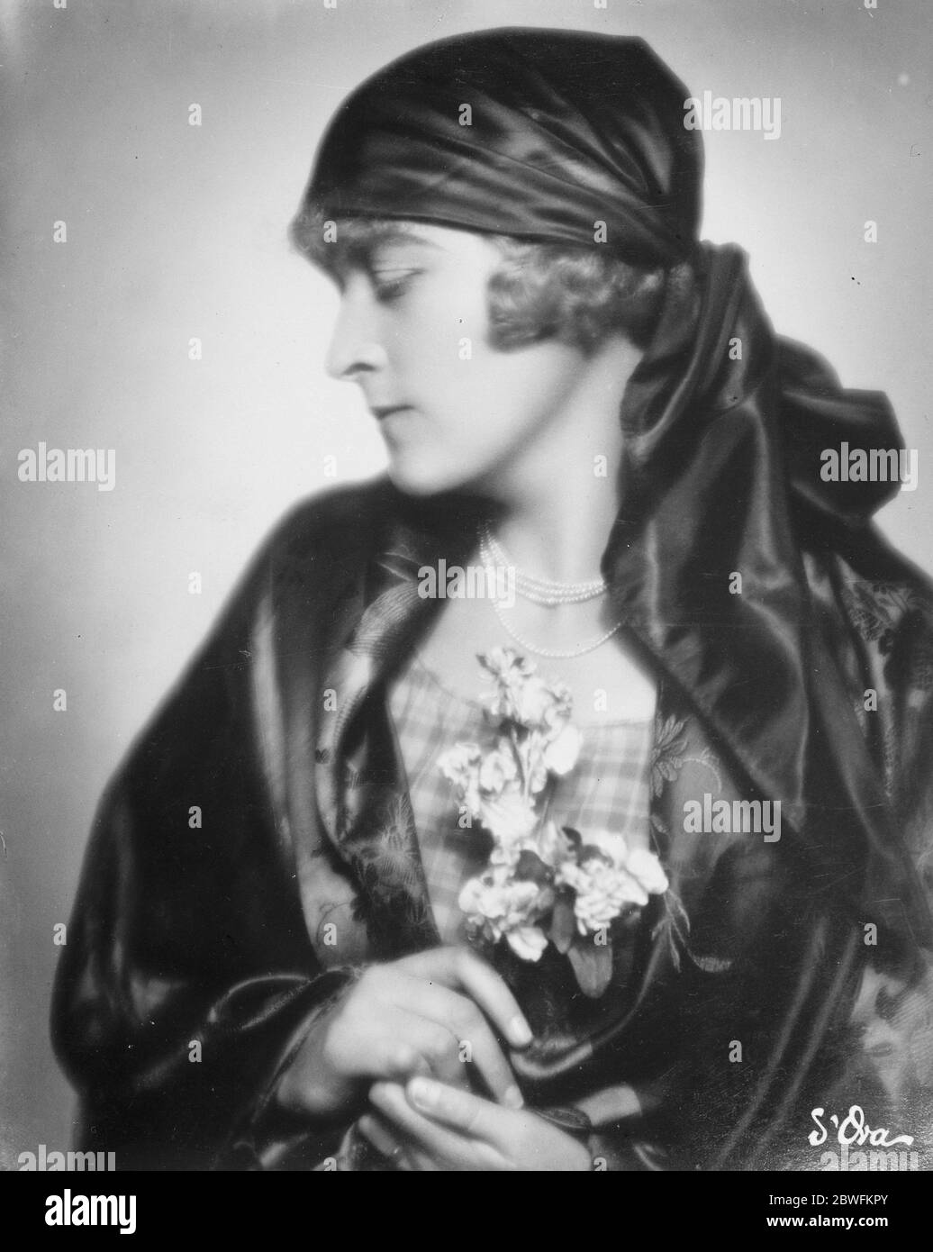 Profile on coinage . Mme Berta Braun , a Society woman , whose charming profile has been perpetuated in the new Austrian coinage . 14 December 1926 Stock Photo