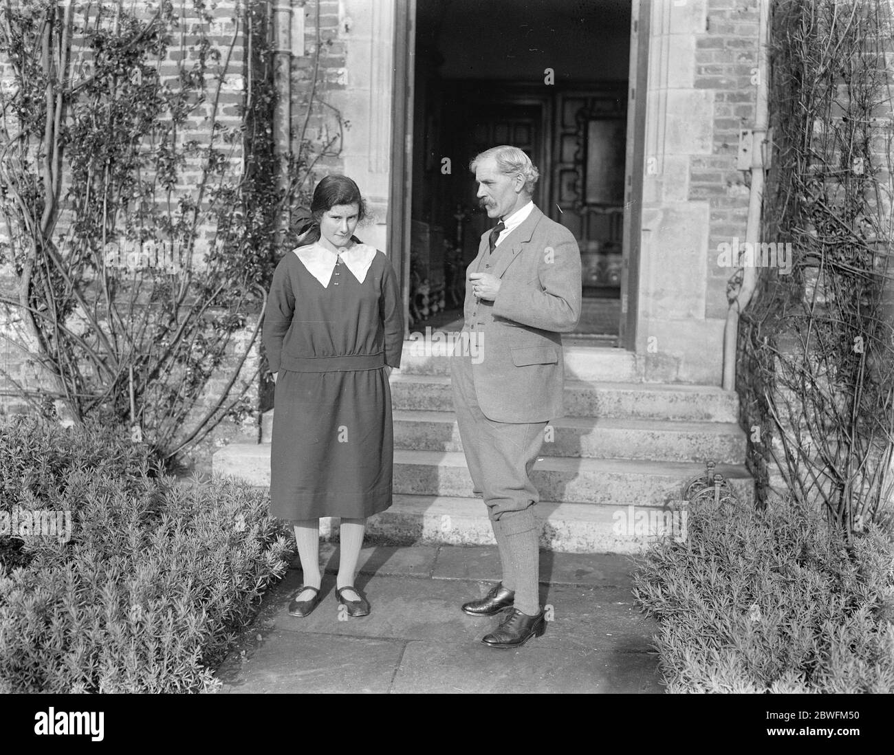 Premiers meet at Chequers Mr Ramsay MacDonald ' s first visit with his
