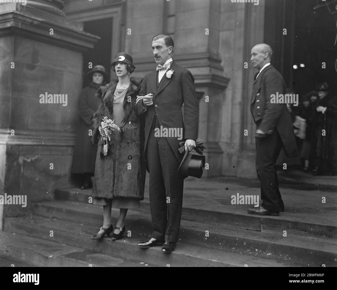 A Soldier Bridegroom CAptain P Waters , M C and Miss B Wilmot Sitwell leaving Brompton Oratory after their wedding 27 January 1925 Stock Photo