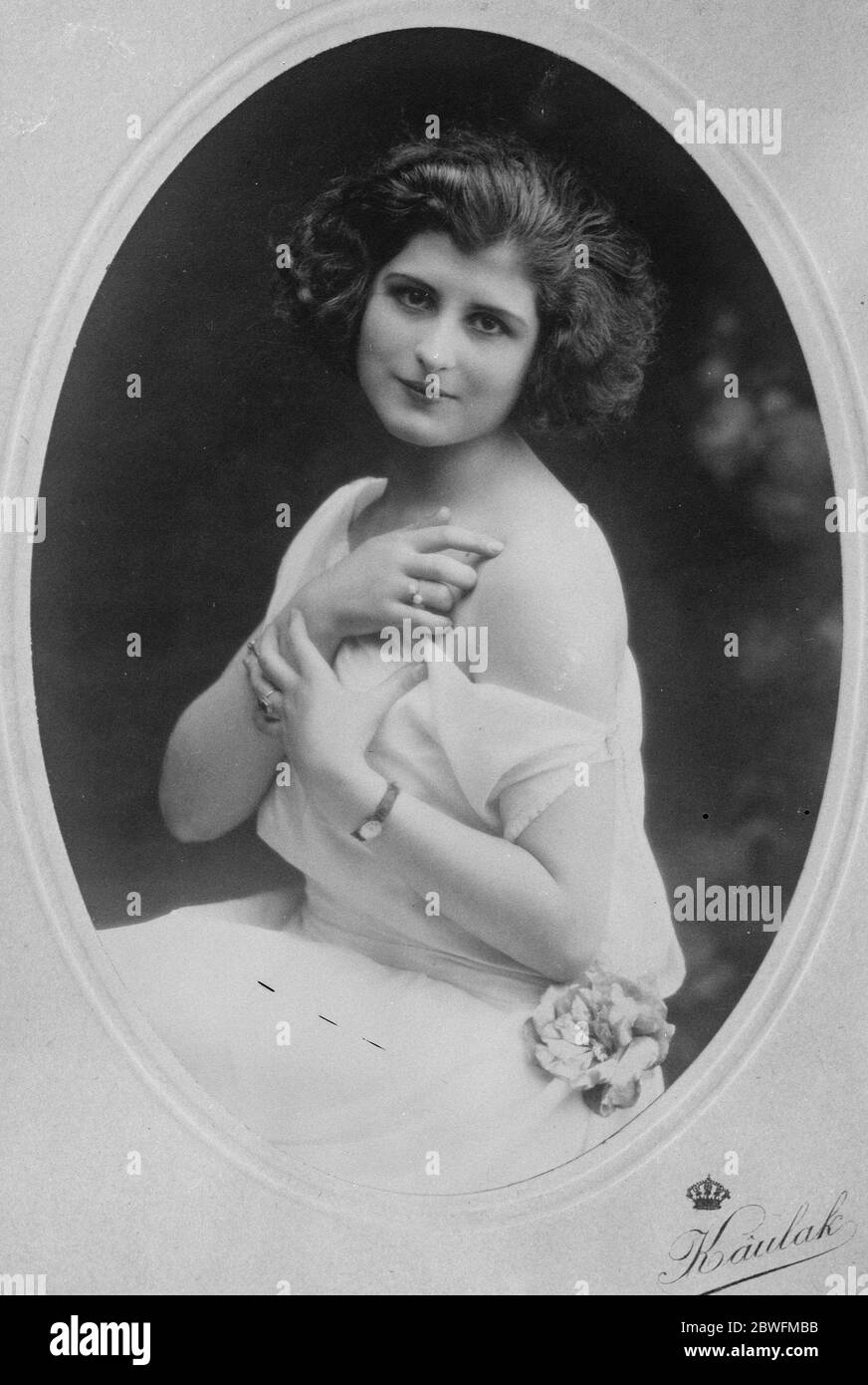 A Royal introduction . Described by the Queen of Italy as the prettiest girl she had ever seen . Senorita M L Canovas , has following a holiday with the Italian Roayl family , become engaged to Count A Costagnta . Senorita Maria Louisa Canovas . 18 September 1926 Stock Photo