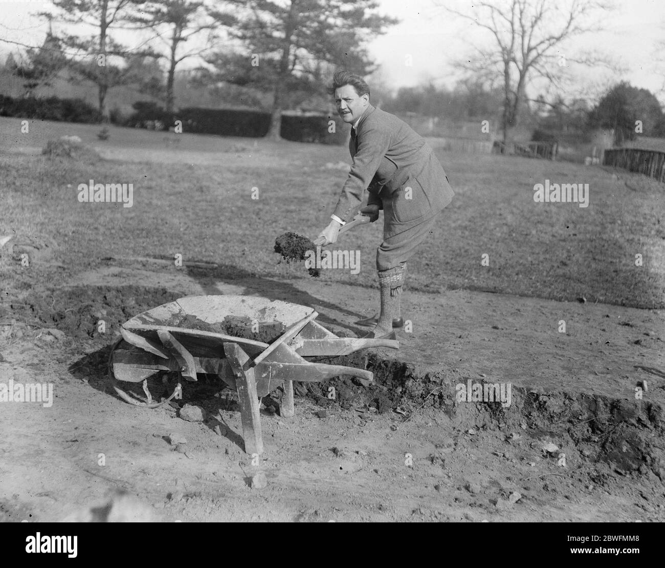 Popular Actors ' s Farm Mr Henry Ainley devotes his spare time on his farm at Chart Lodge , Seal 21 March 1924 Stock Photo