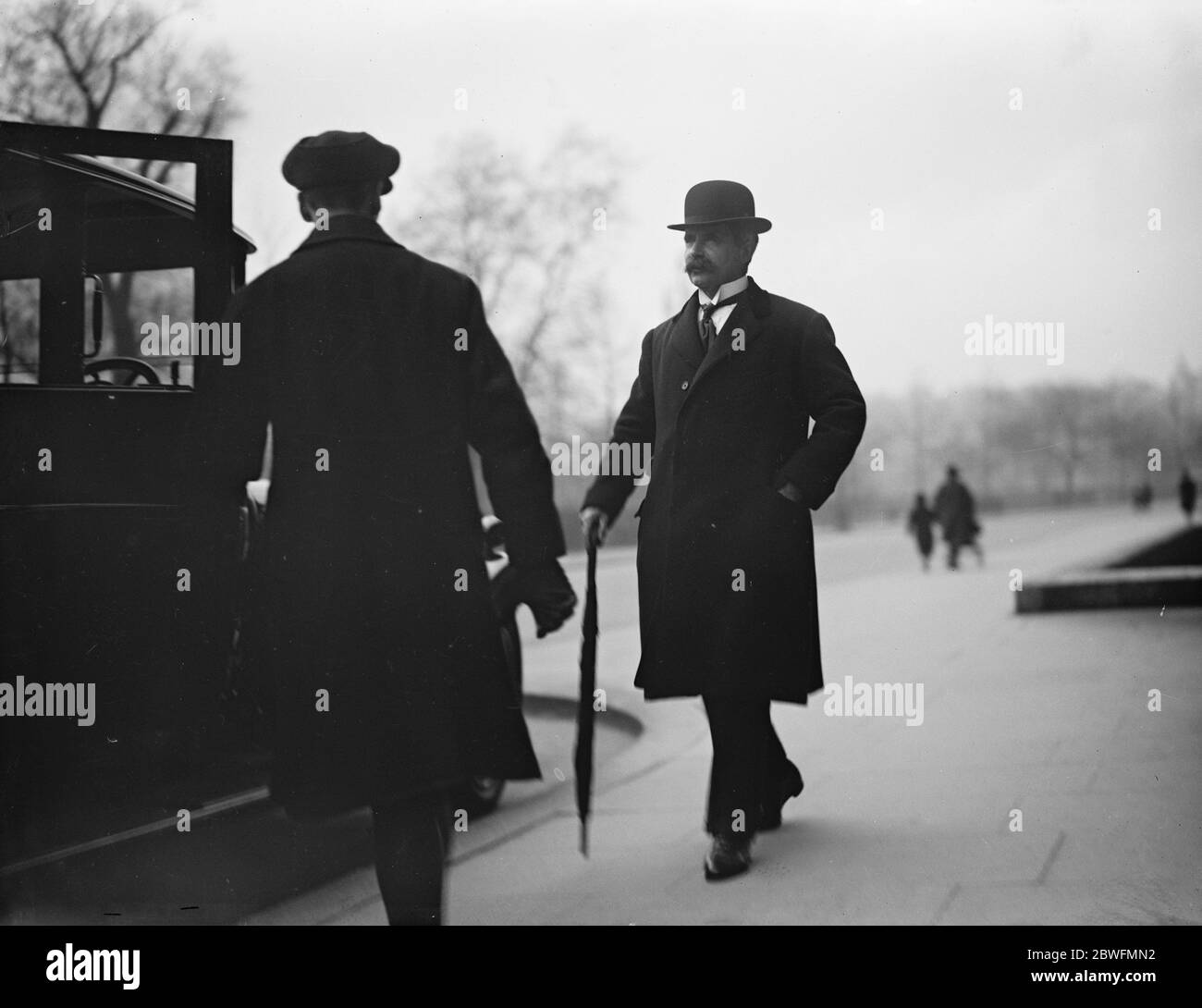 The Whitehall strike . Renewed efforts were made to settle the strike of the Office of Works Staff . The representatives of all the unions involved met Lord Peel , and the whole situation was put before the meeting . Lord Peel leaving . 31 January 1925 Stock Photo
