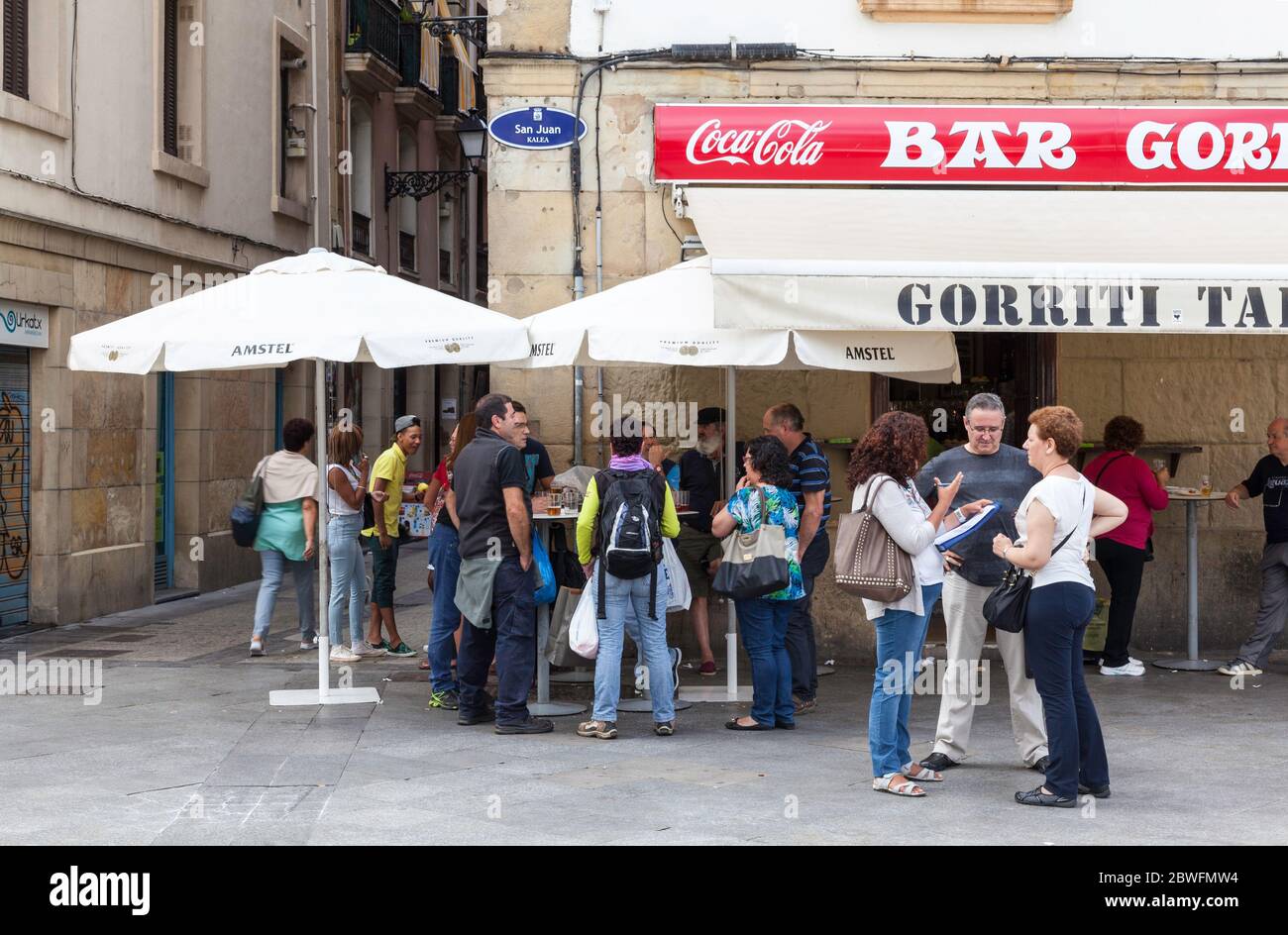 Group people standing at bar hi-res stock photography and images - Alamy