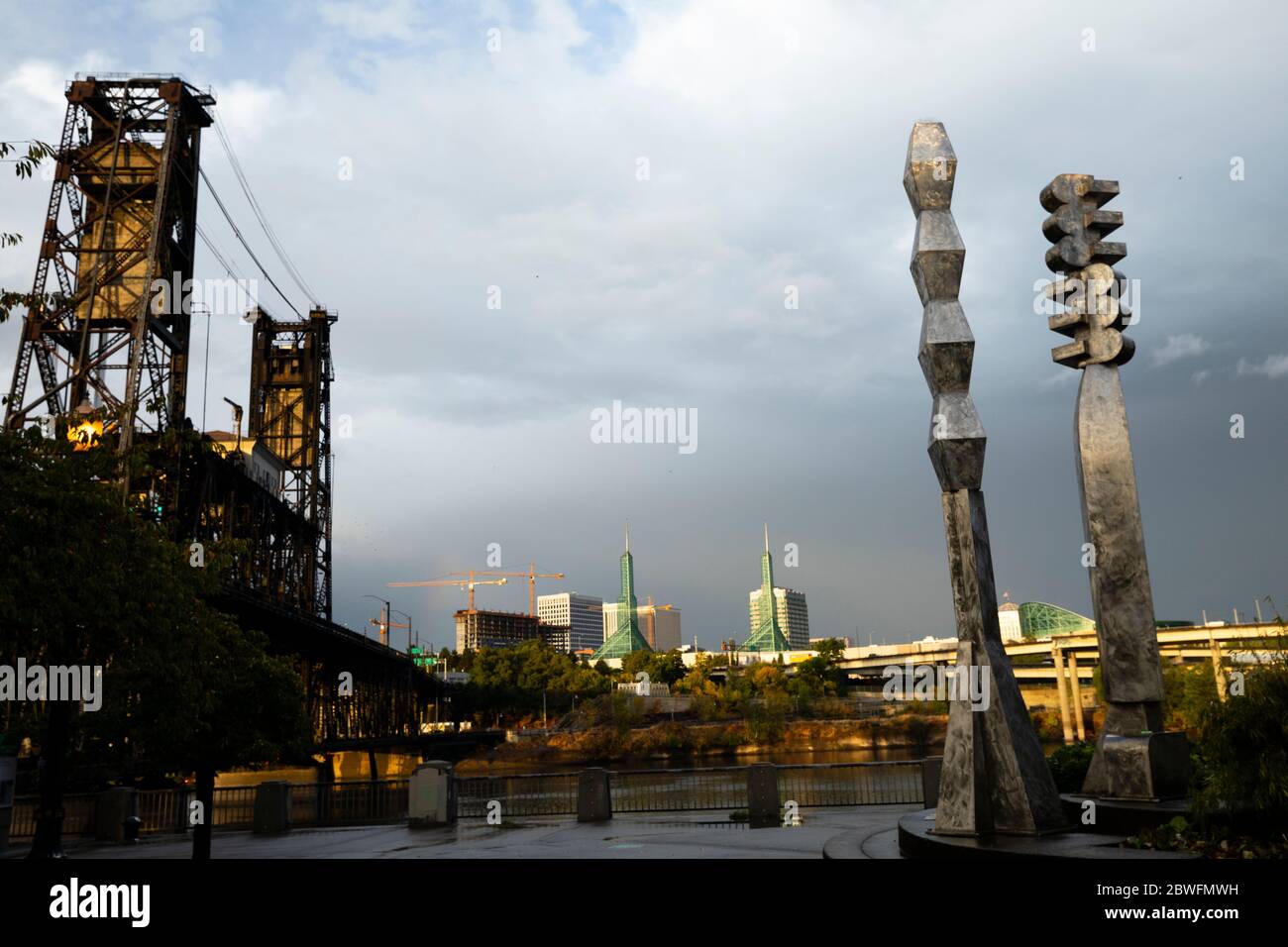 Steel, vertical lift bridge over the Willamette River, Portland, Oregon, USA Stock Photo