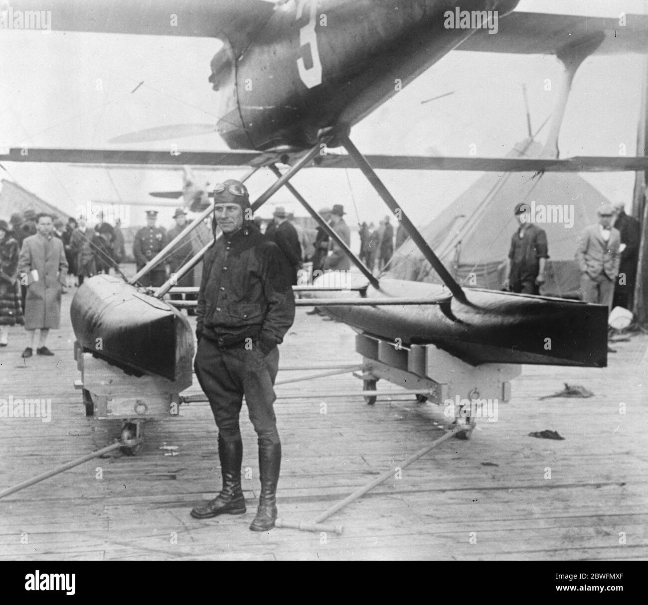 Winner of Schneider cup race Lt James H Doolittle , U S Army , with the Curtiss seaplane that he flew to victory in the Jacques Schneider Trophy seaplane race at Baltimore 4 November 1925 Stock Photo