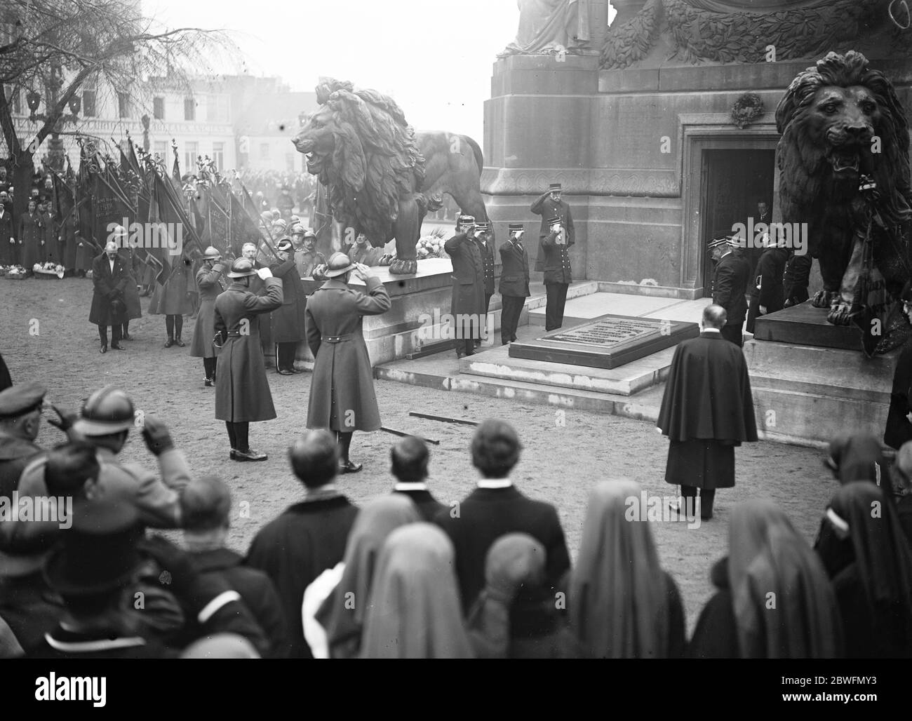 Belgium 's unknown warrior . The scene during the two minutes silence , after the body had been placed in the tomb . 12 November 1922 Stock Photo