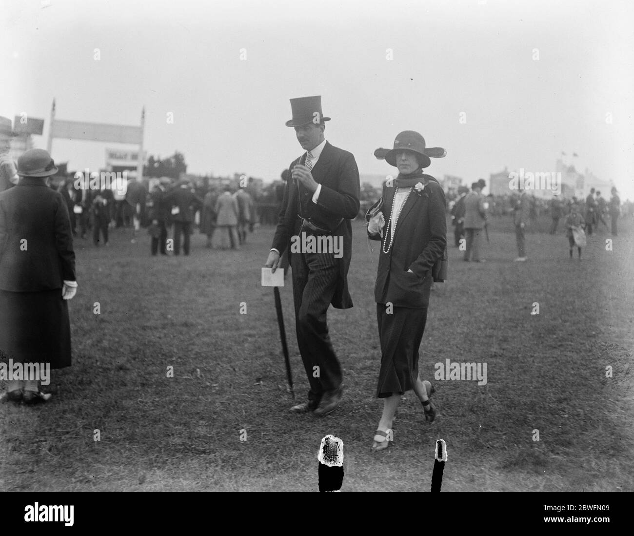 Society at Epsom races Lord and Lady Stanley 5 June 1924 Stock Photo