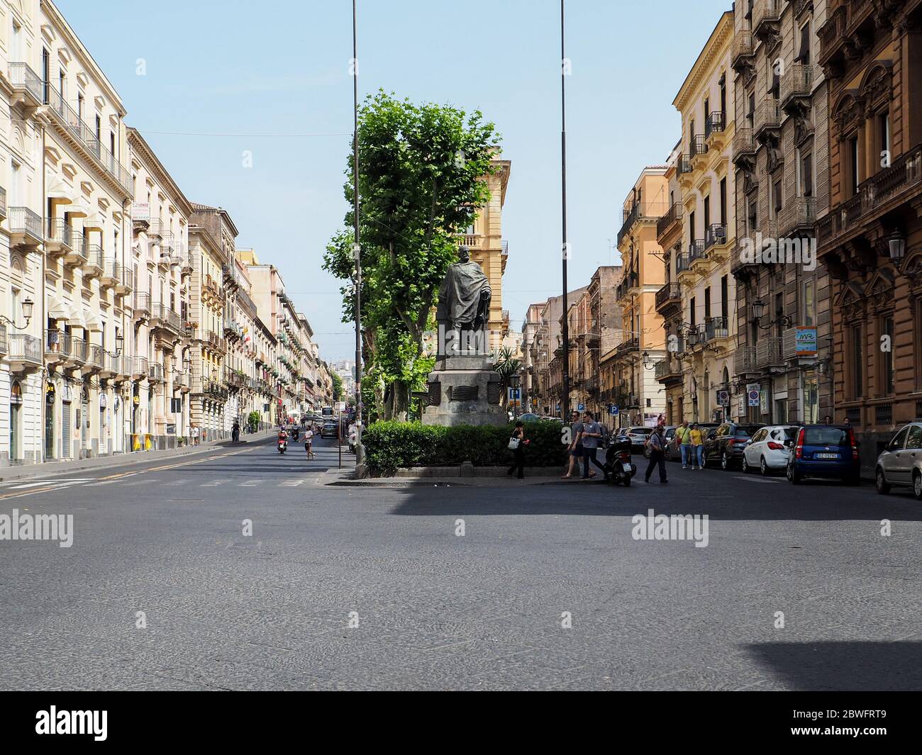 typical street life in catania sicily Stock Photo - Alamy