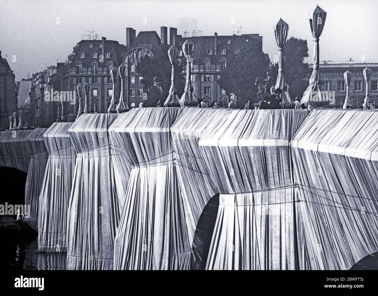 PARIS; FRANCE; SEPTEMBRE 1985: The nylon-wrapped 17th-century Pont Neuf in Paris is the latest project by Bulgarian-born environmental artist Christo. Stock Photo