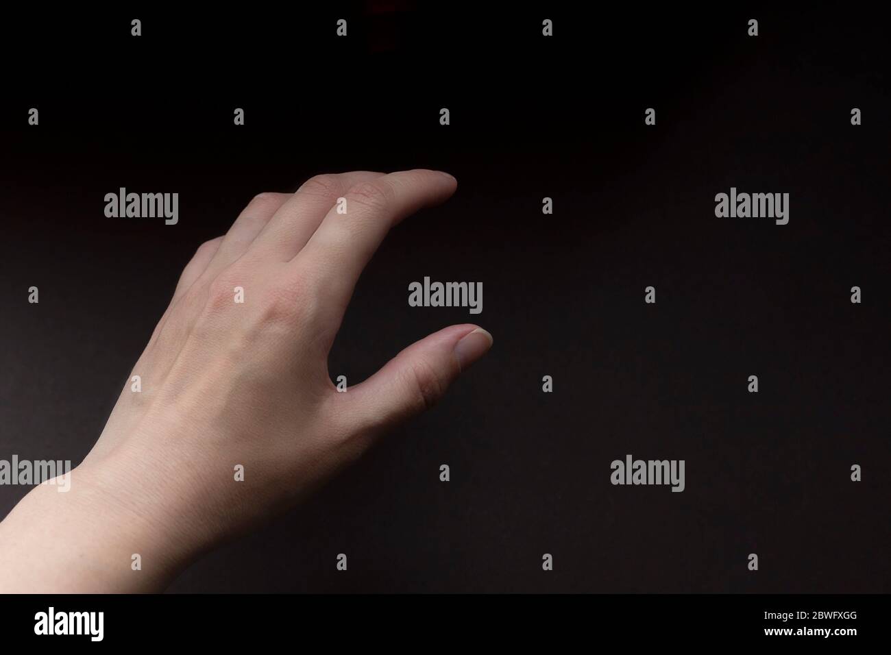 Hand showing size hi-res stock photography and images - Alamy