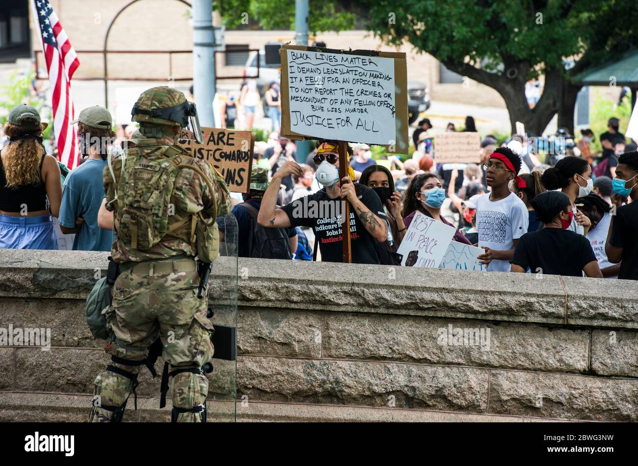 AUSTIN, TEXAS, USA - 31 May 2020 - US Military Police soldiers attached to the Texas Army National Guard's 136th Maneuver Enhancement Brigade support Stock Photo