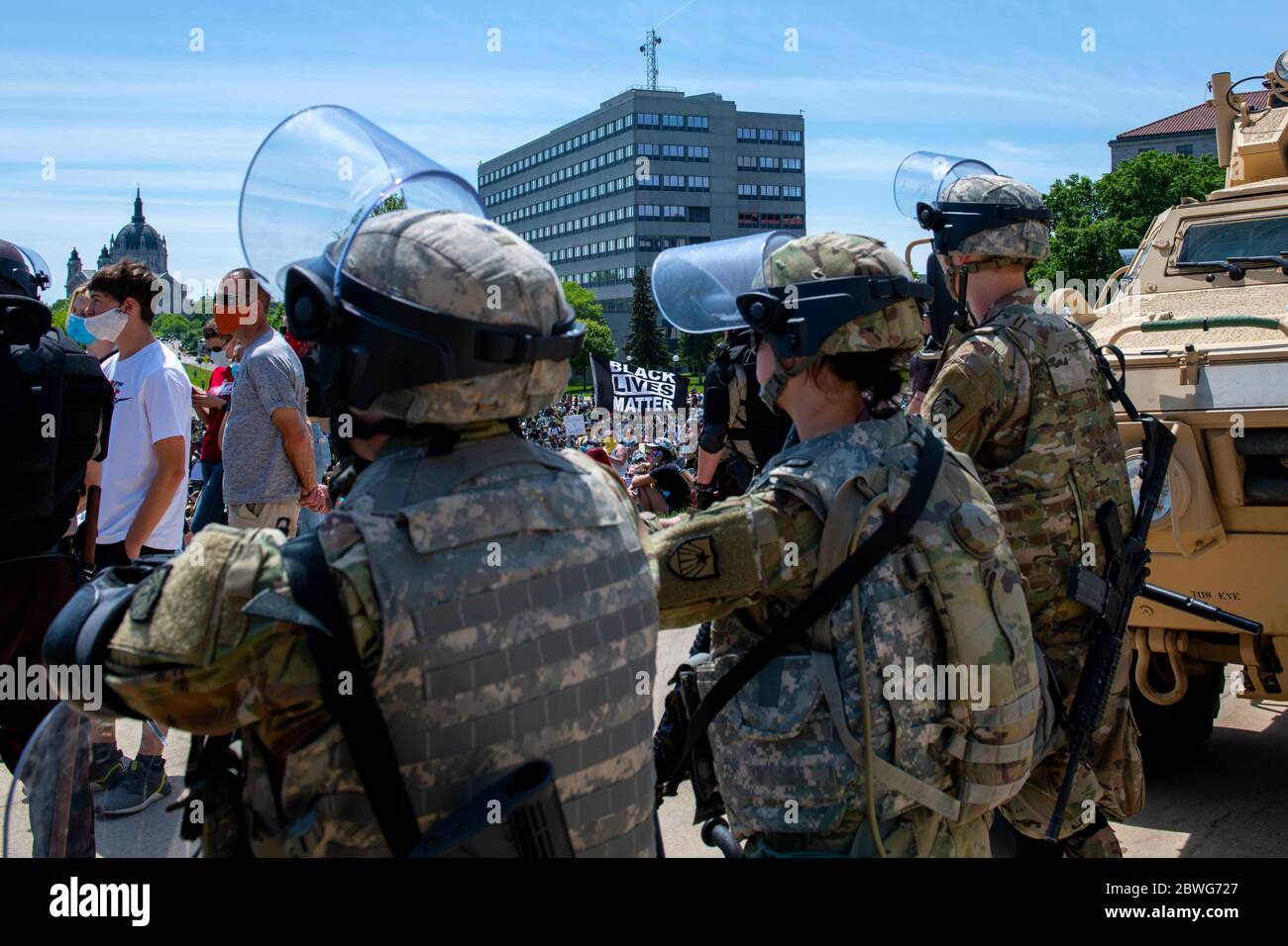 ST PAUL, MINNESOTA, USA - 31 May 2020 - Minnesota National Guard Soldiers stand in front of the state capitol building in St. Paul, Minnesota, with ot Stock Photo