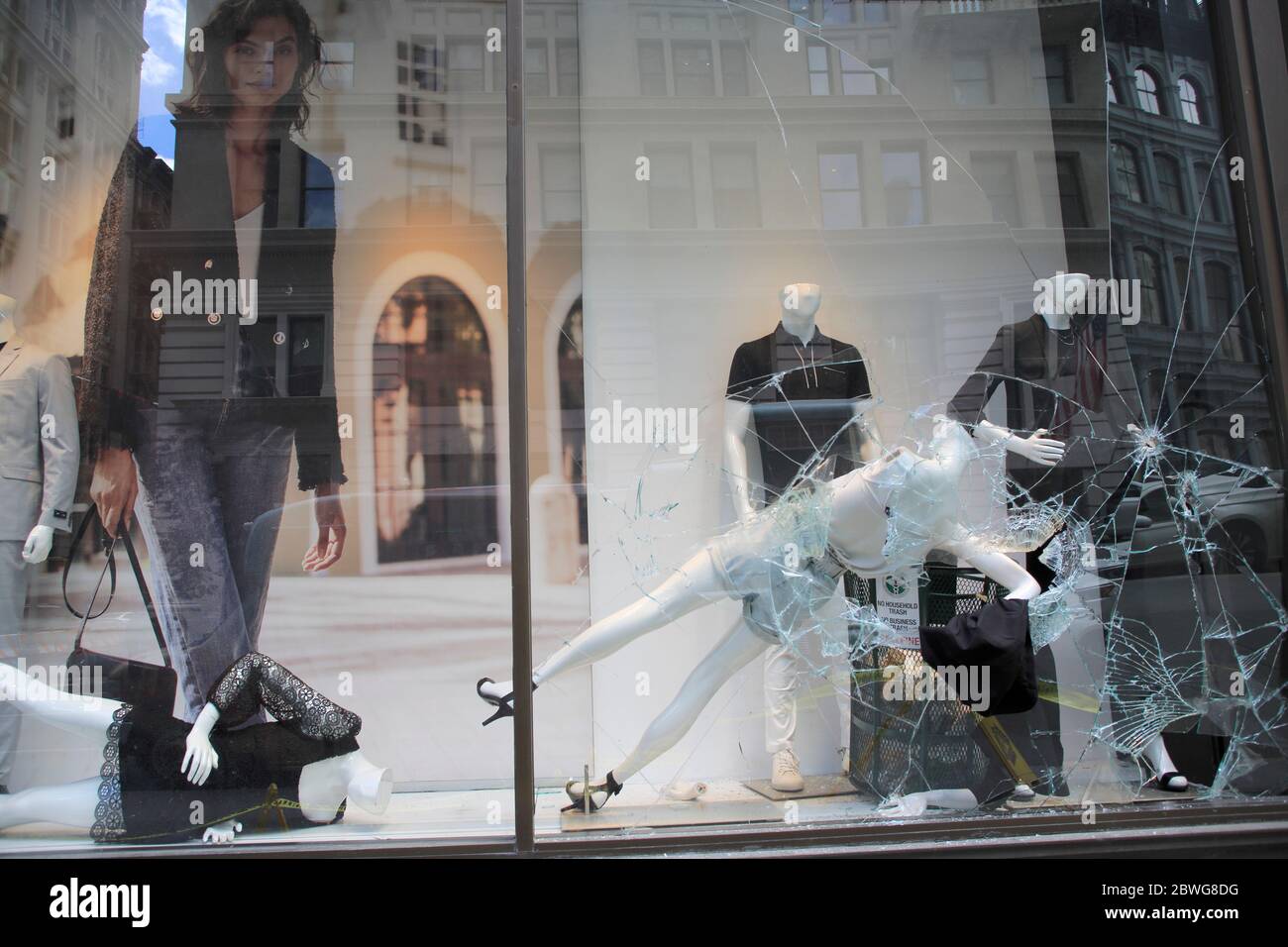 Express store windows smashed by vandals and looters after a night of protests over the death George Floyd while in custody of police Minneapolis. June 1, 2020, 5th Avenue, Flatiron District, Lower Manhattan, New York City. Stock Photo