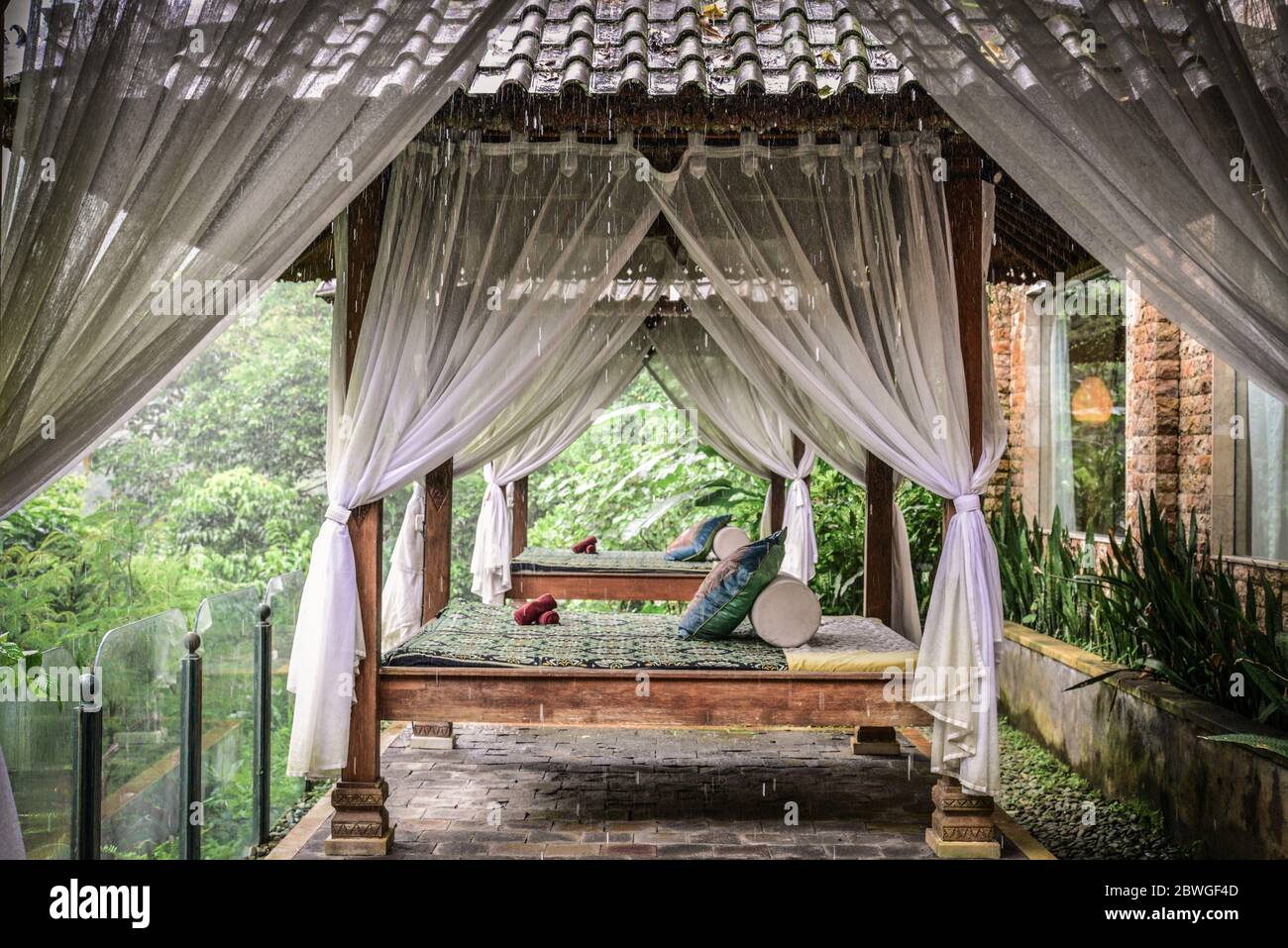 Wooden canopies hires stock photography and images Alamy