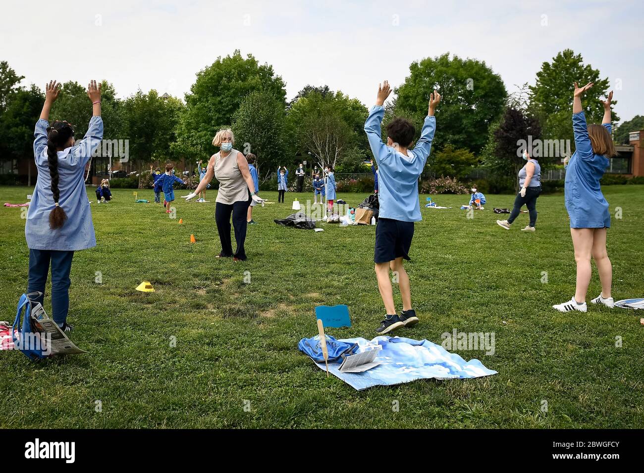 Turin, Italy - 01 June, 2020: Teachers and pupils play during the 'Noi ci siamo' event organized by an elementary school class to allow children to say goodbye on the last day of school respecting the rules to contain COVID-19 coronavirus outbreak. The Italian government has not yet decided on the reopening date of the schools after the COVID-19 coronavirus emergency. Credit: Nicolò Campo/Alamy Live News Stock Photo