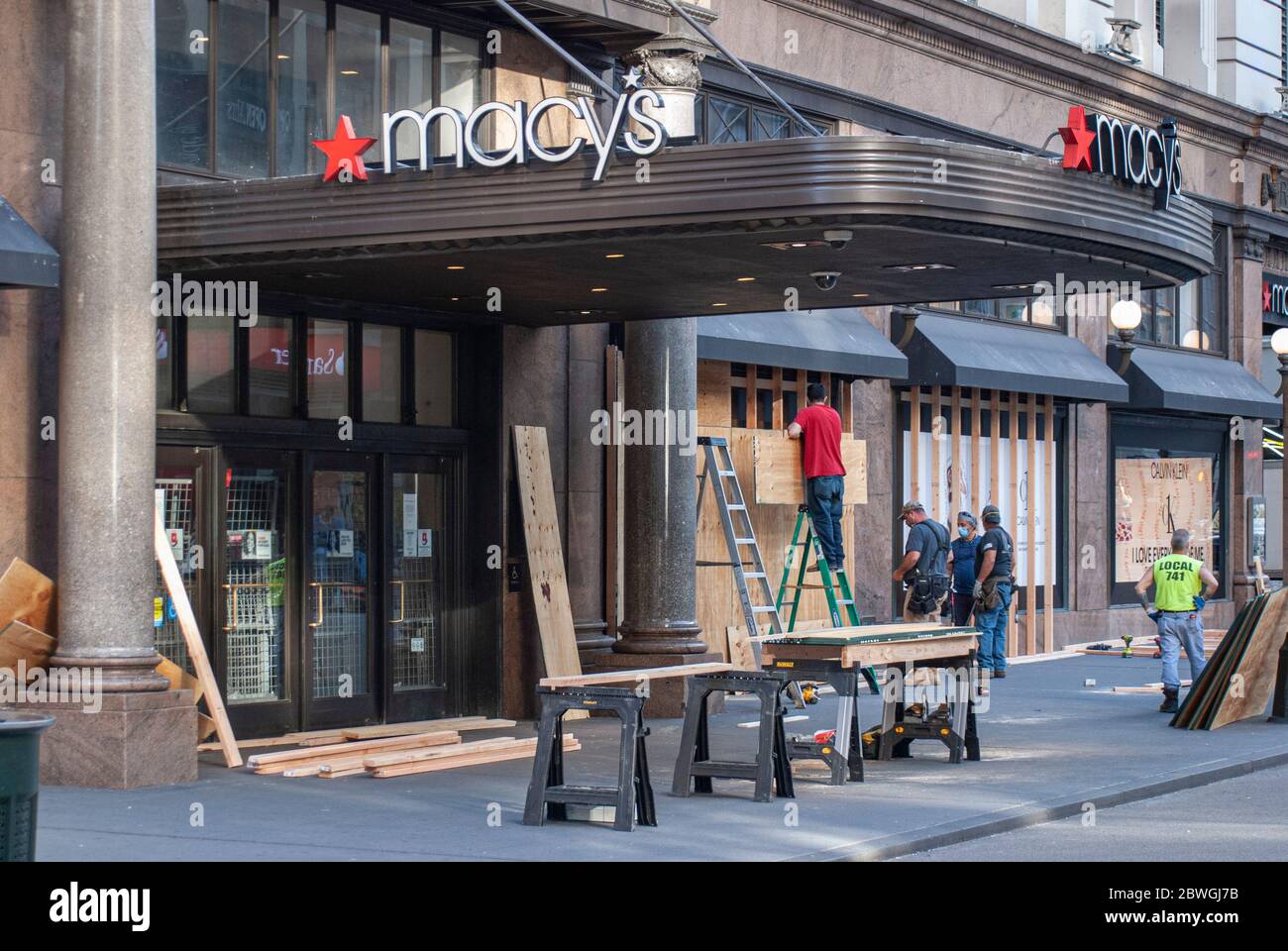 Macy S Store Being Boarded Up In Nyc During Covid 19 Pandemic In