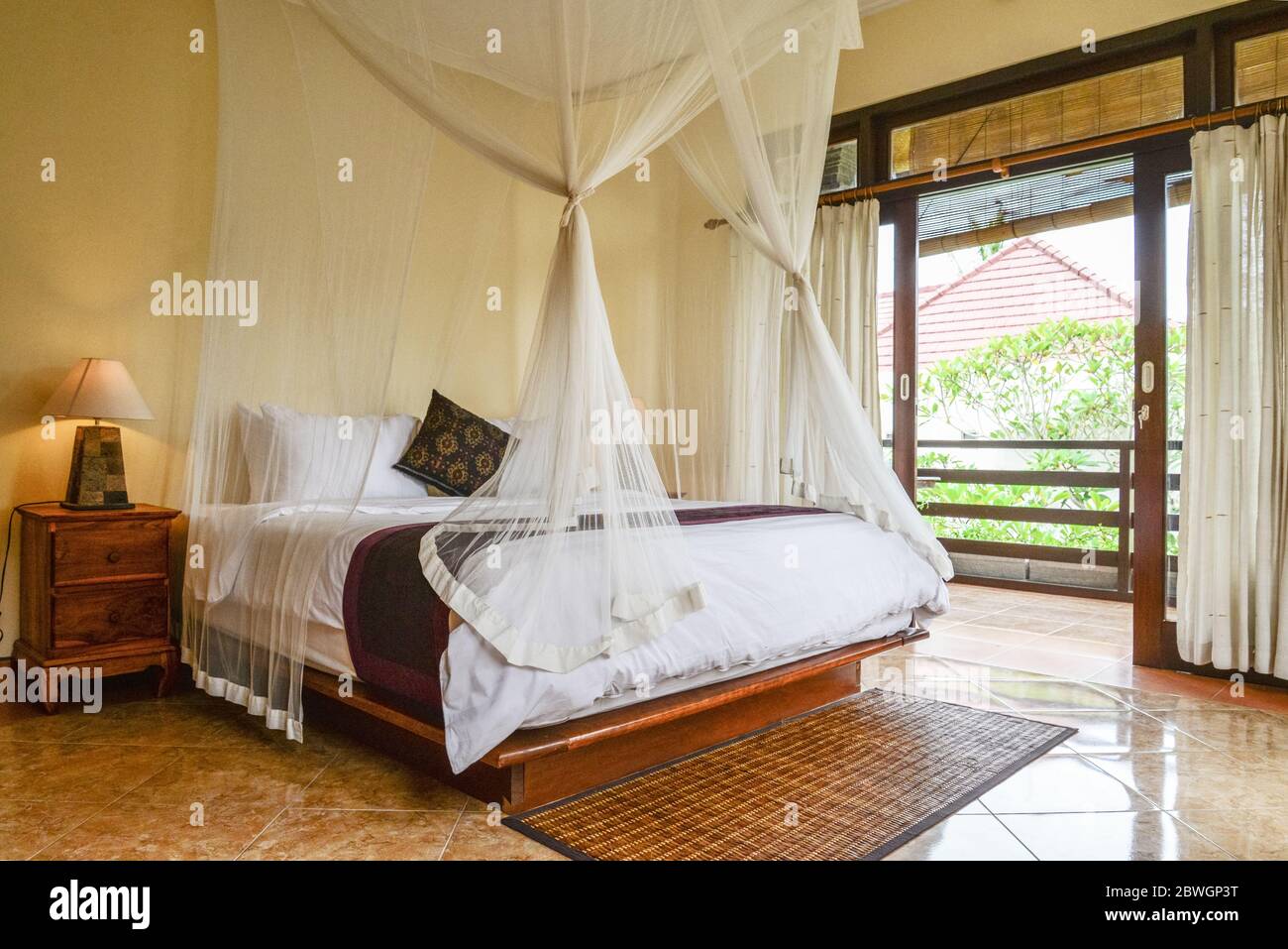 Bali wood 2024 canopy bed