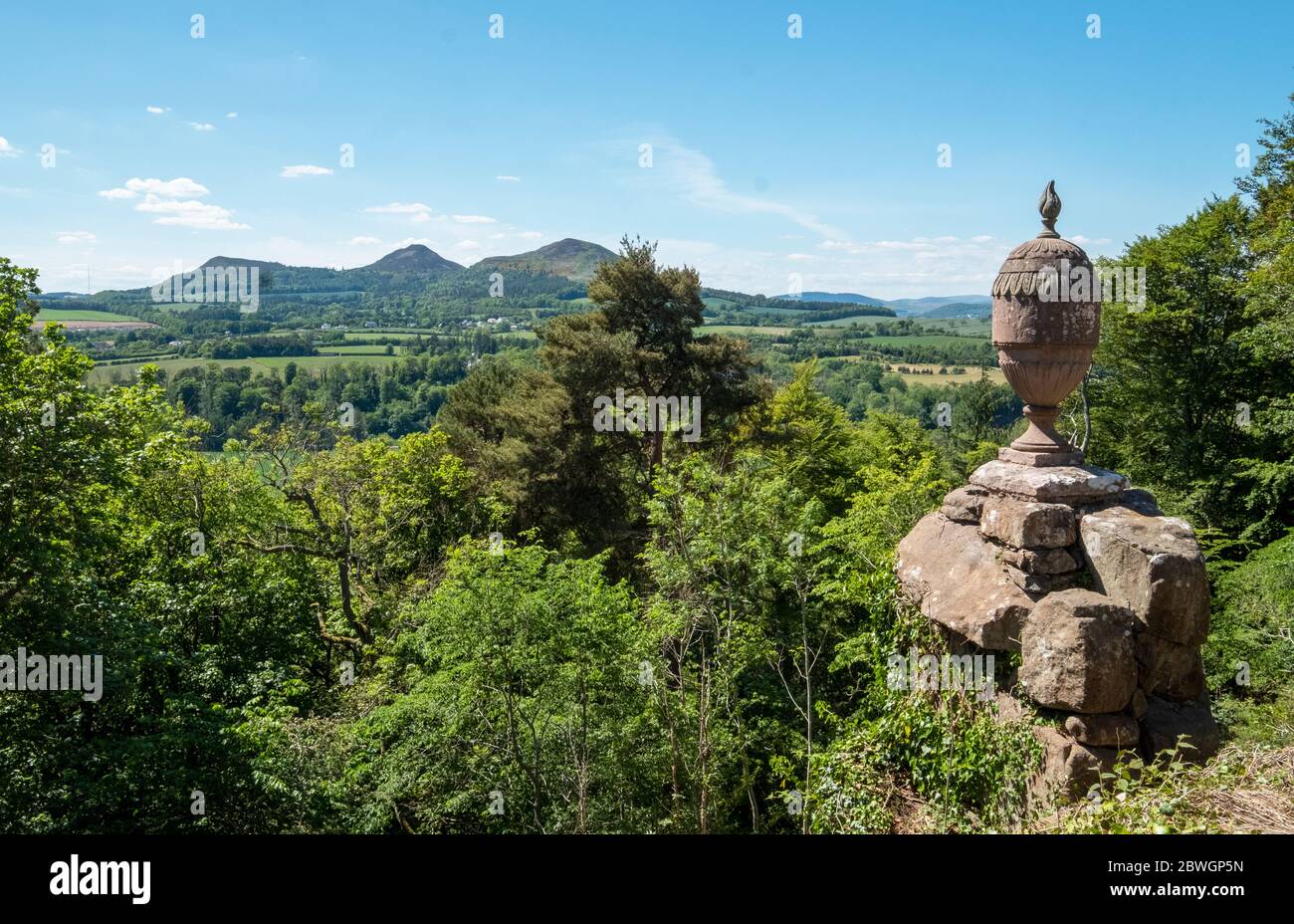 The urn in front of the William Wallace Statue at Bemersyde estate, near Melrose in the Scottish Borders is a statue commemorating William Wallace. Stock Photo