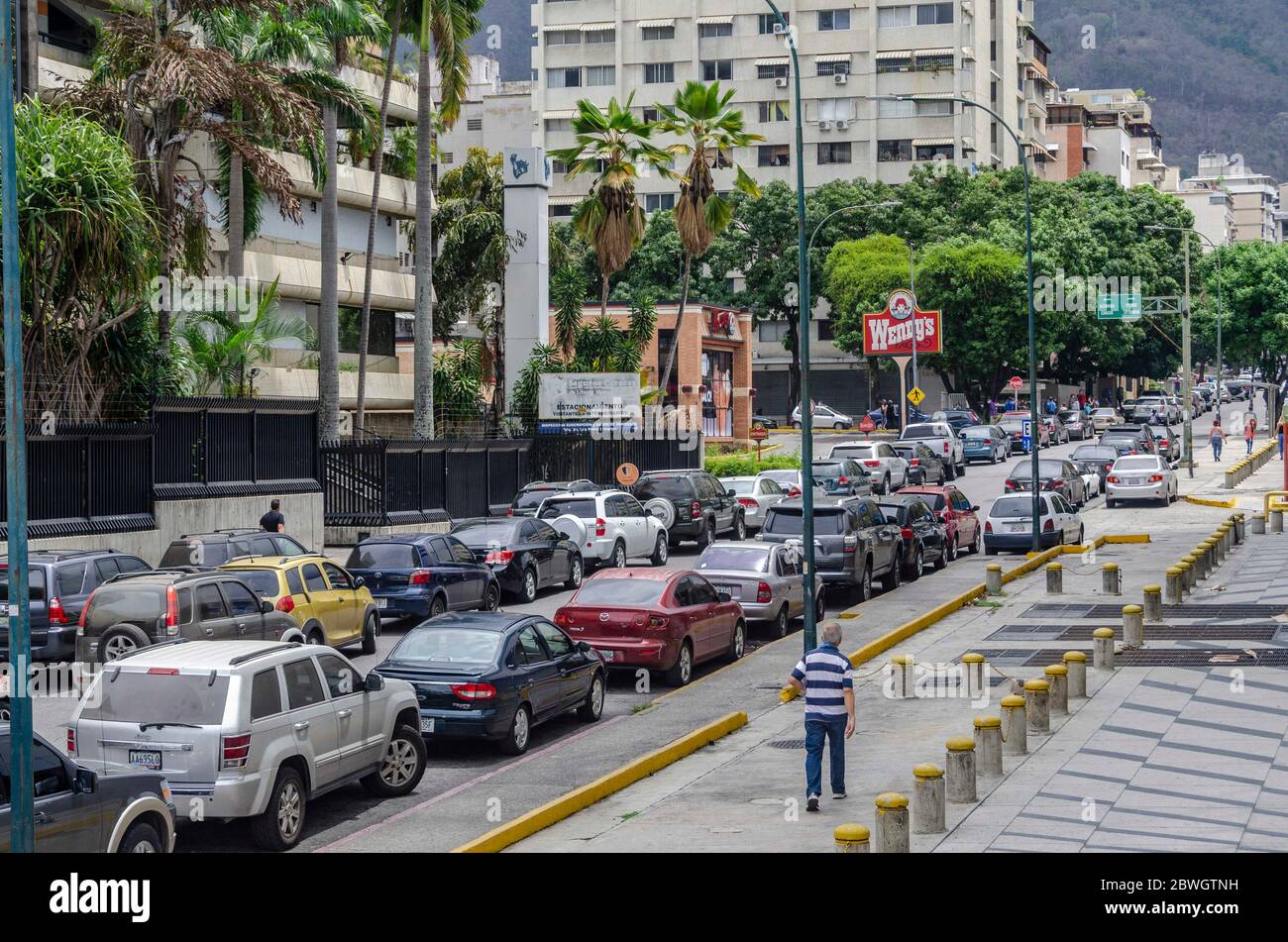 Caracas, Miranda, Venezuela. 1st June, 2020. Long lines of cars at almost everything in Venezuela trying to fill up with gasoline, after the Maduro government raised the price in dollars to 0.5 $ per liter last weekend. Crisis in the sale and distribution of gasoline in Venezuela Credit: Jimmy Villalta/ZUMA Wire/Alamy Live News Stock Photo
