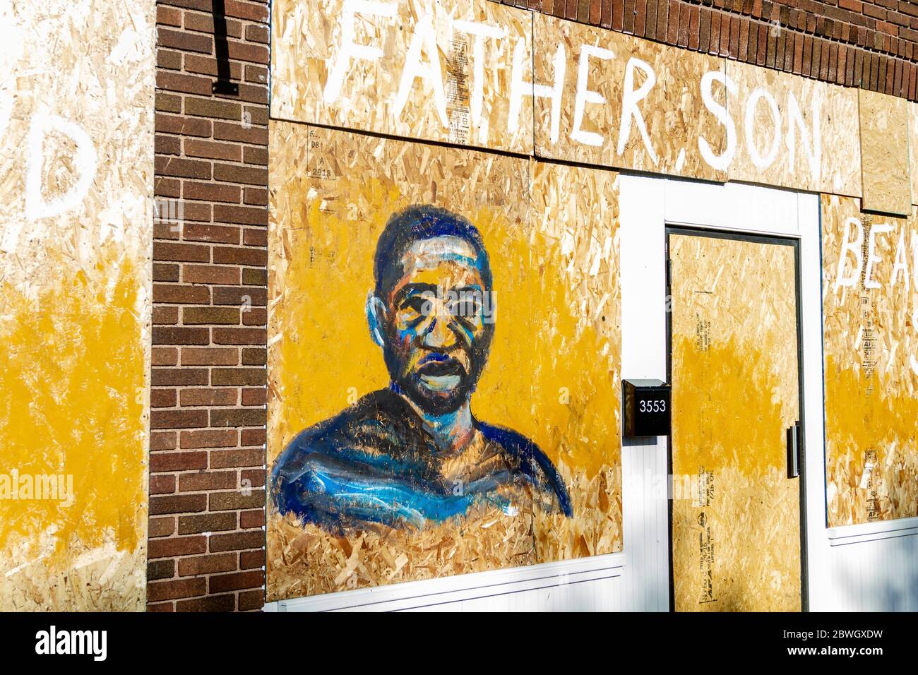 Minneapolis, United States. 30th May, 2020. Minneapolis, MN - May 30, 2020: George Floyd artist mural at the aftermath scene of the George Floyd Black Lives Matter protest and riots on May 30, 2020 in Minneapolis, Minnesota. Credit: Jake Handegard/The Photo Access Credit: The Photo Access/Alamy Live News Stock Photo