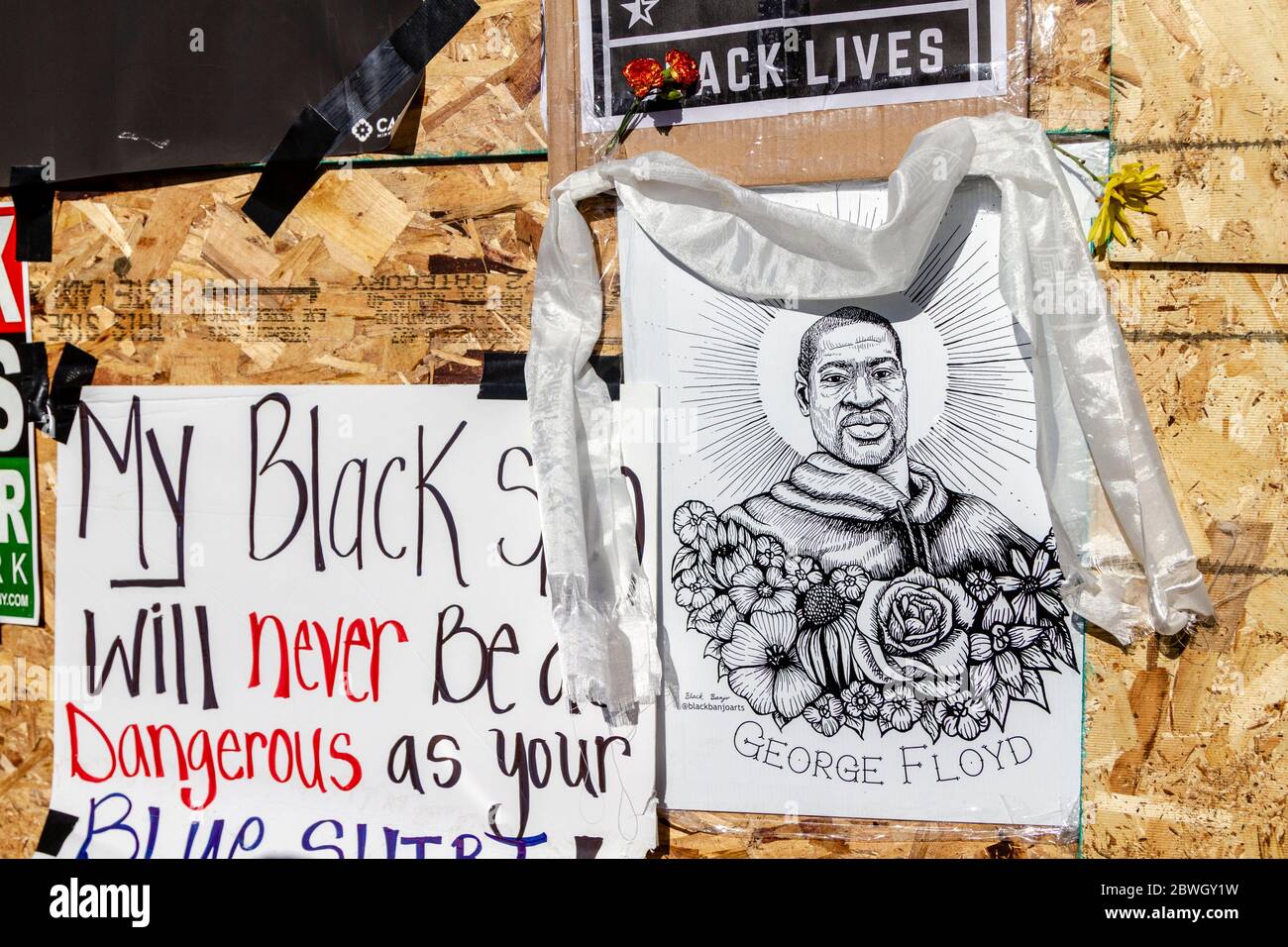 Minneapolis, United States. 30th May, 2020. Minneapolis, MN - May 30, 2020: George Floyd memorial site at the aftermath scene of the George Floyd Black Lives Matter protest and riots on May 30, 2020 in Minneapolis, Minnesota. Credit: Jake Handegard/The Photo Access Credit: The Photo Access/Alamy Live News Stock Photo