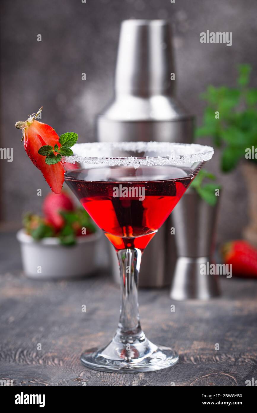 Strawberry martini. Sweet summer cocktail Stock Photo Alamy
