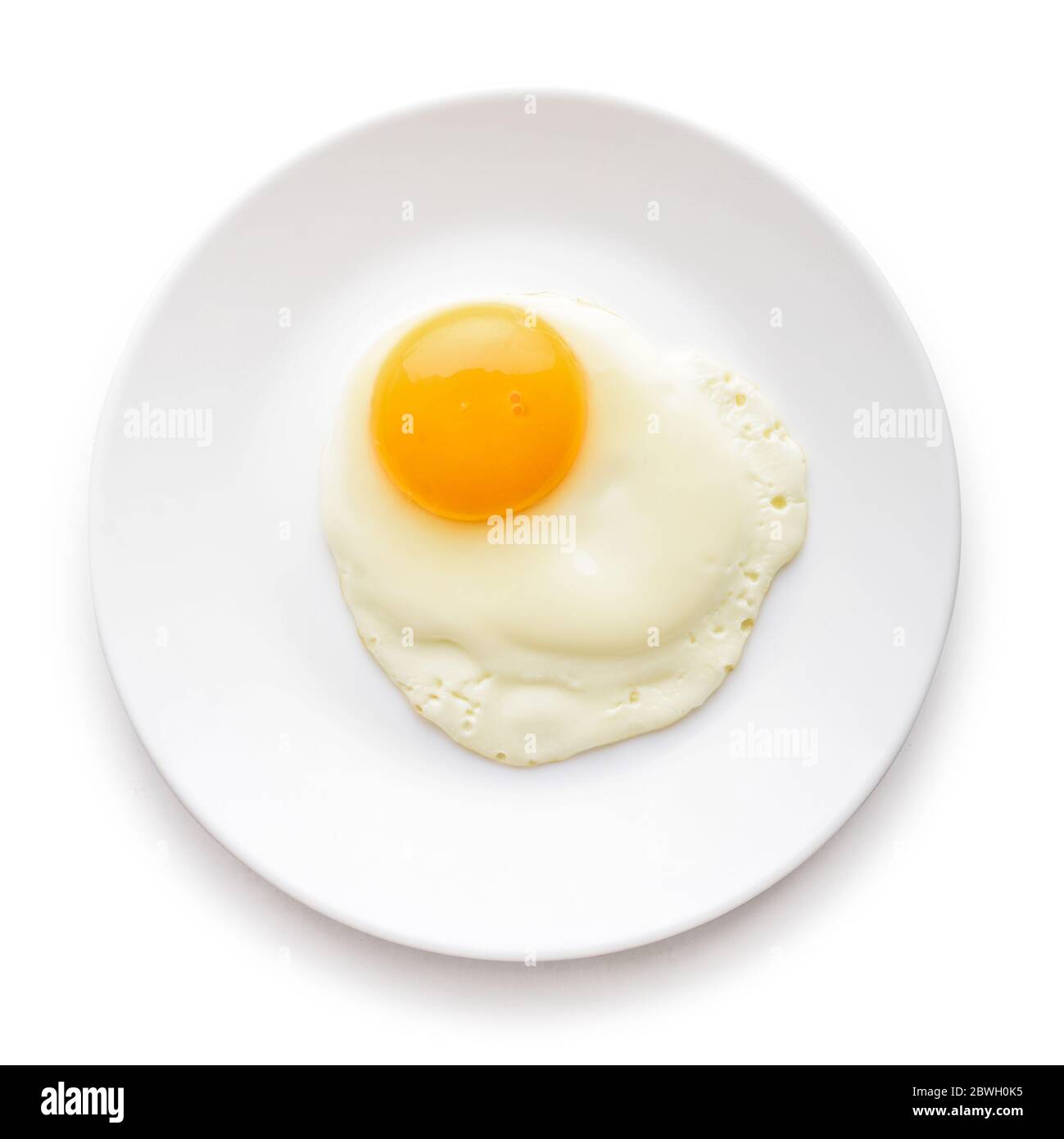 Fried egg on plate isolated on white background, top view Stock Photo ...