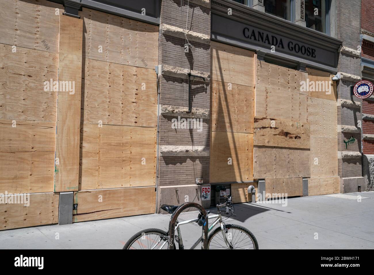 New York, NY - June 1, 2020: Looting and destruction follow peaceful  protests at Sunday night in SoHo area of Manhattan. View of Canada Goose  store Stock Photo - Alamy