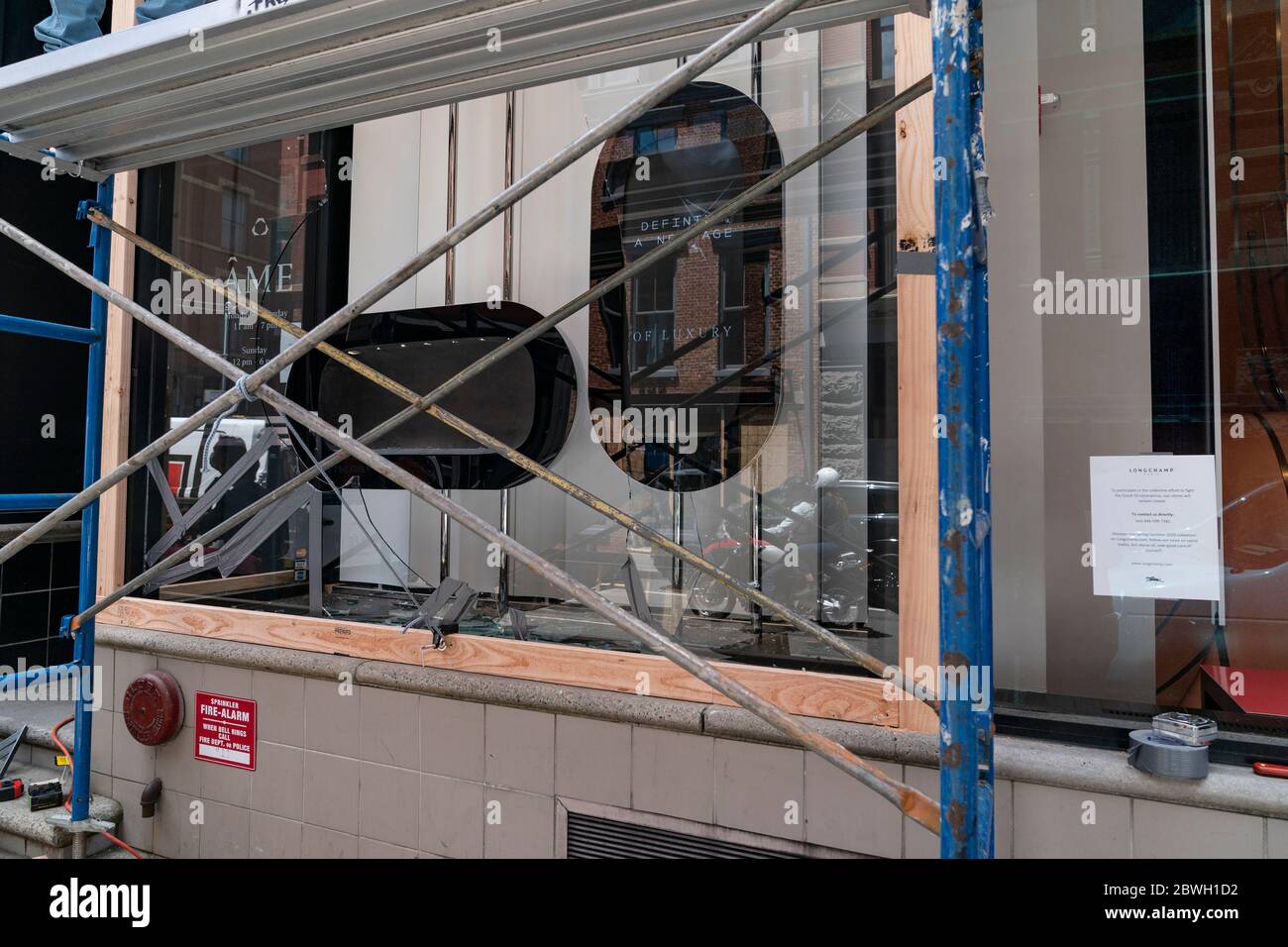 Looted Neiman Marcus Store editorial photography. Image of building -  186171167
