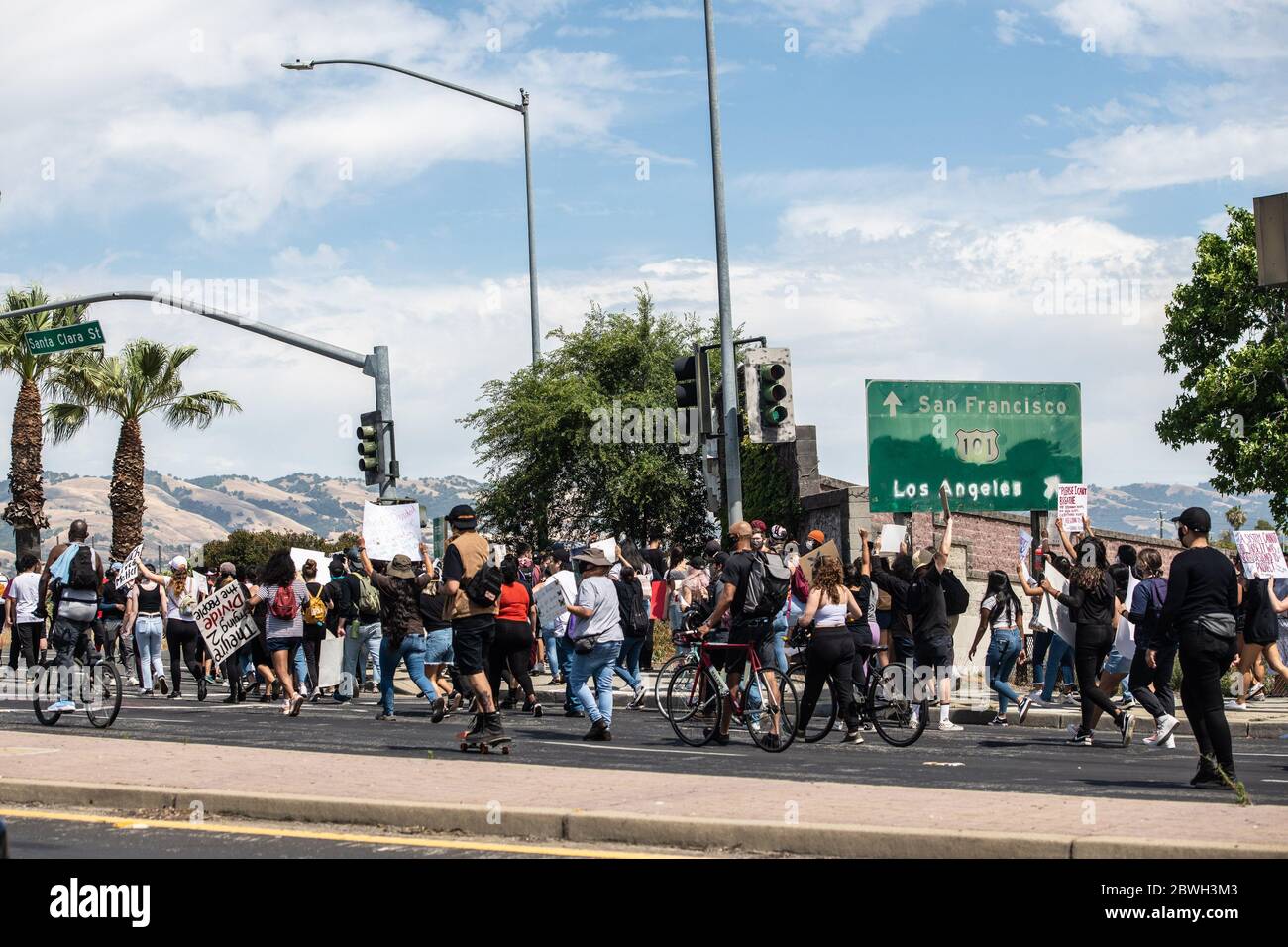 San Jose, Ca. 29th May, 2020. Protestors Demonstrate while they shut down Highway 101 in both directions in San Jose, California on May 30, 2020 after the death of George Floyd. ( Credit: Chris Tuite/Image Space/Media Punch)/Alamy Live News Stock Photo